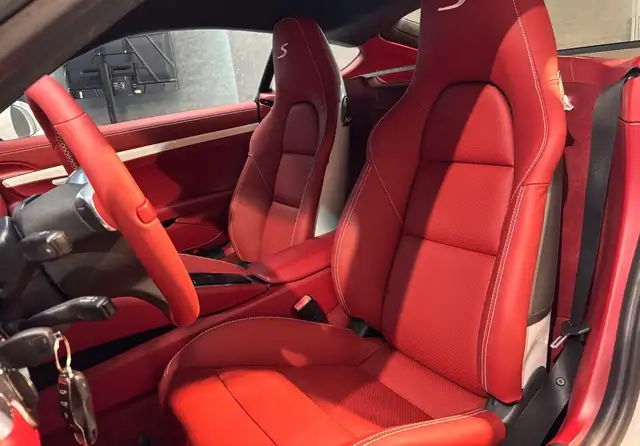 Porsche Cayman view 4