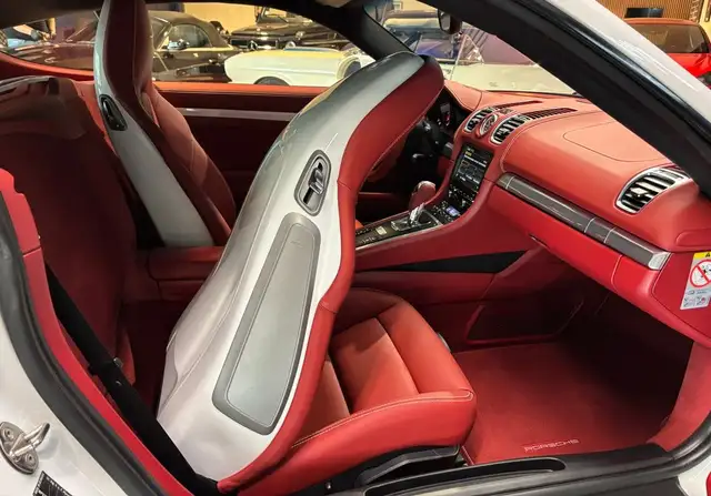 Porsche Cayman view 5