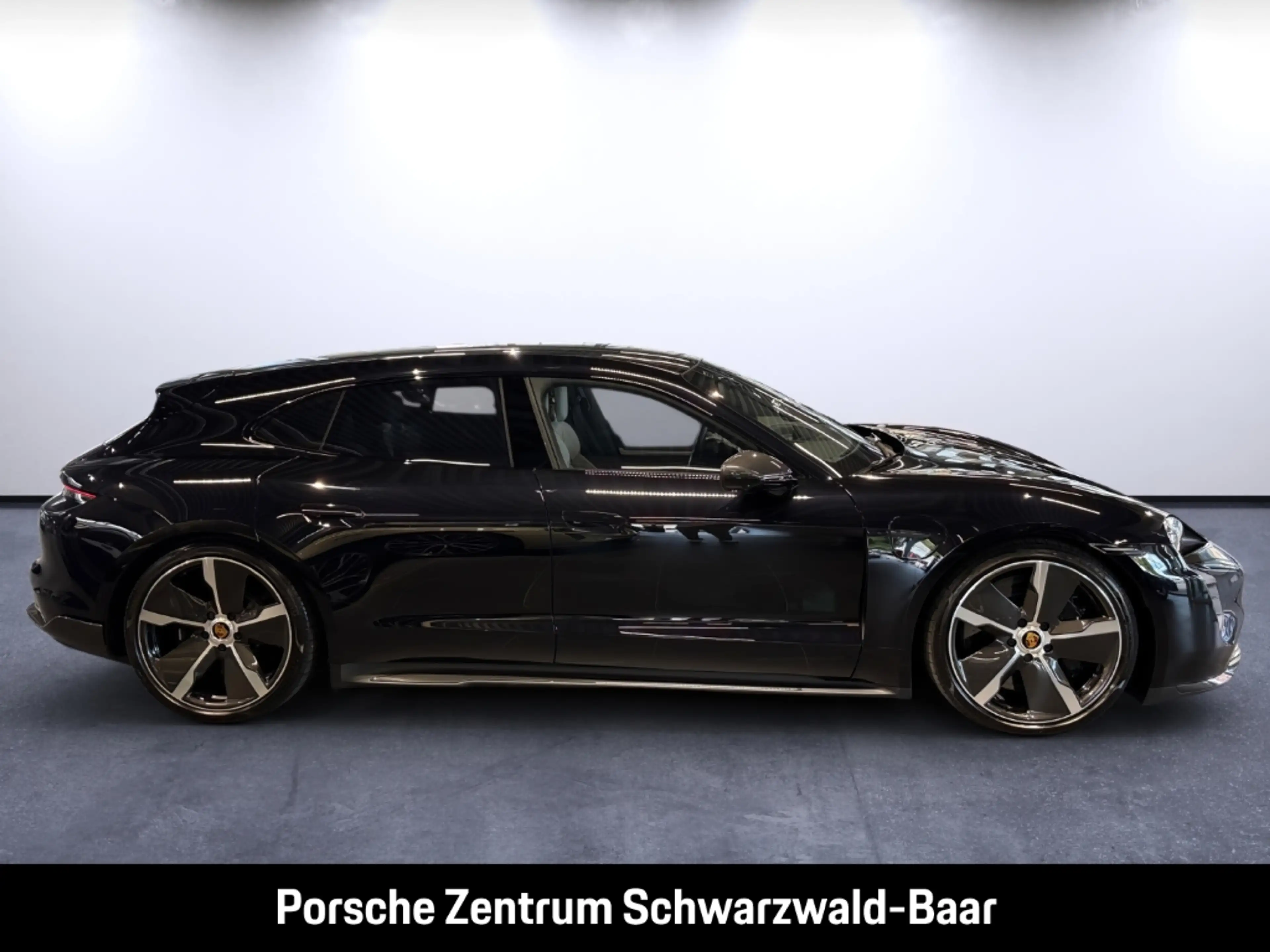 Porsche Taycan Turbo S Sport Turismo — photo 7