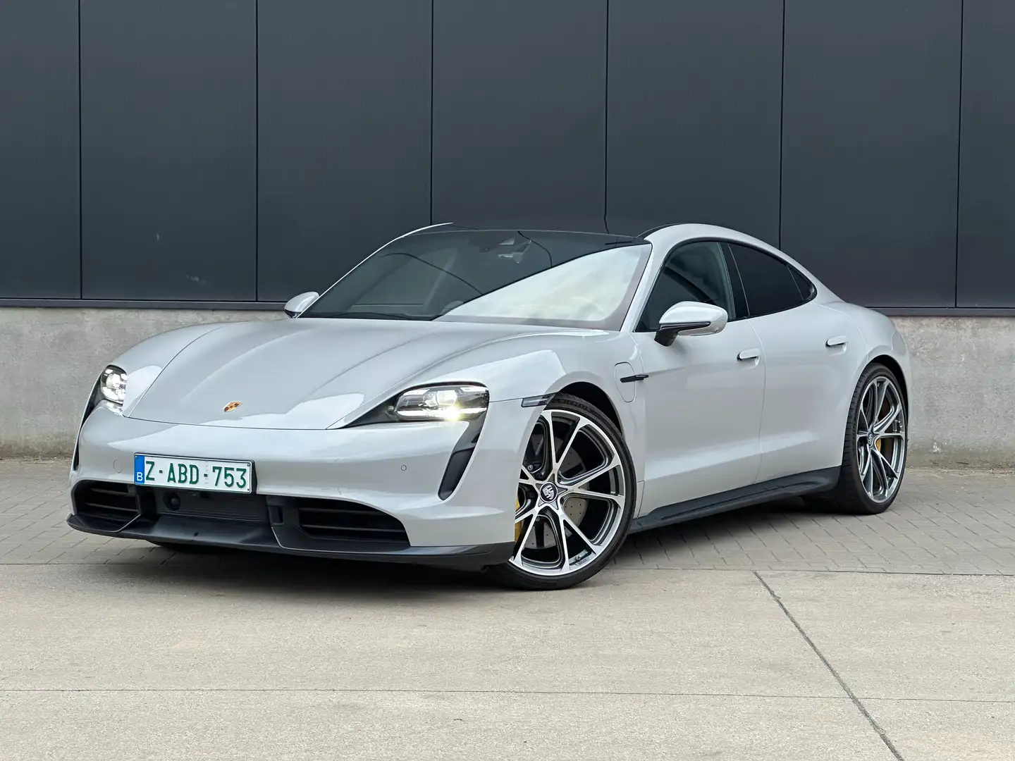 Porsche Taycan 93.4 kWh Turbo S Techart Gris - 2
