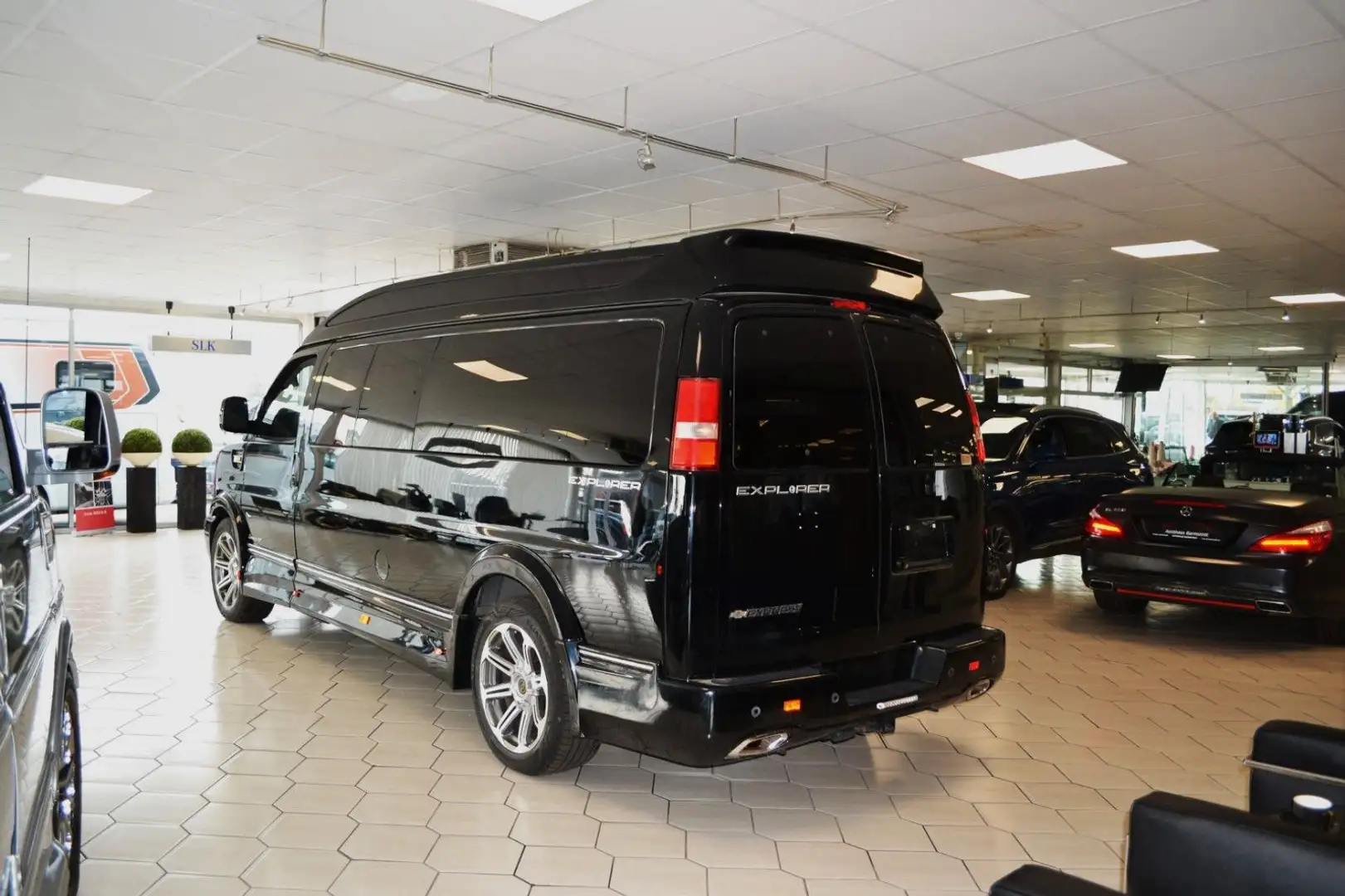 GMC Savana 2500- 6,0 V8 Explorer Limited-9 Sitzer Schwarz - 2