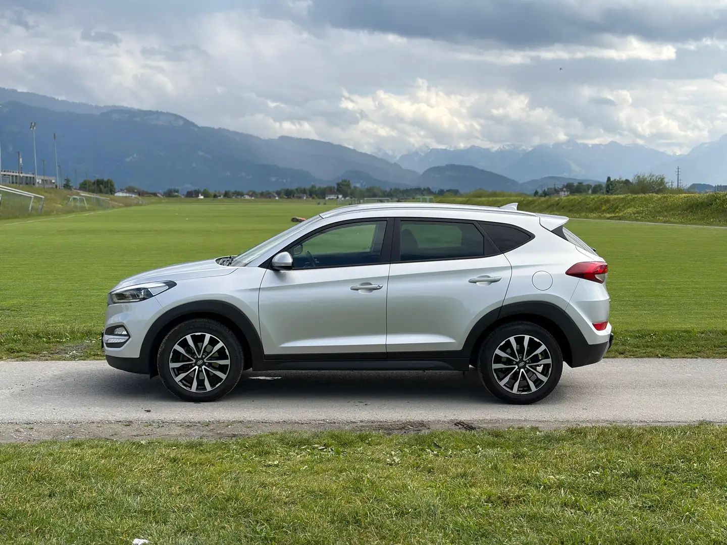 Hyundai TUCSON Tucson 2,0 CRDI 4WD Style Aut. Style Silber - 2