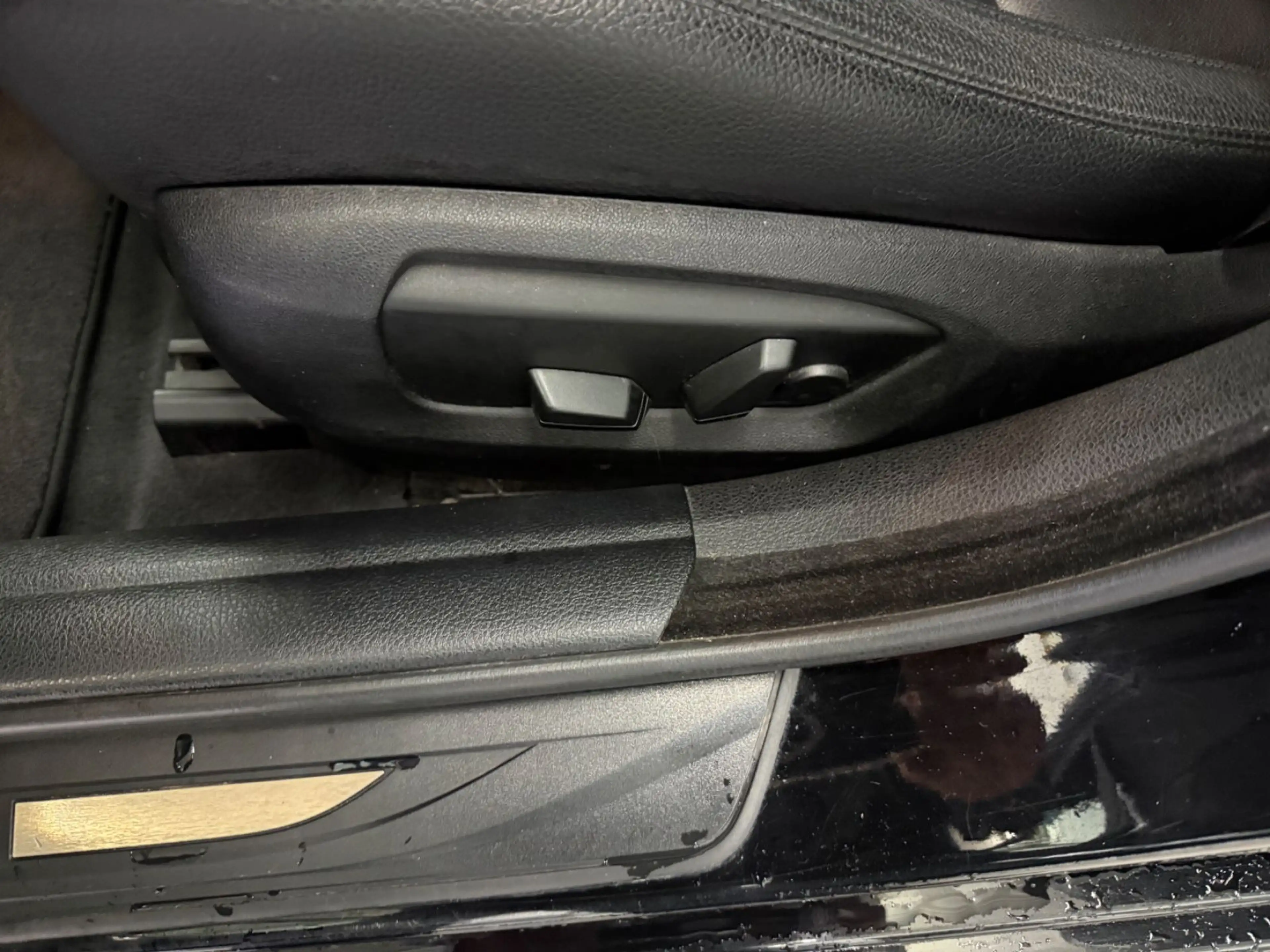 BMW 525 d xDrive*AUTO*HUD*PANO*BI-XN*NAV*TMP*LED*AHK — photo 12