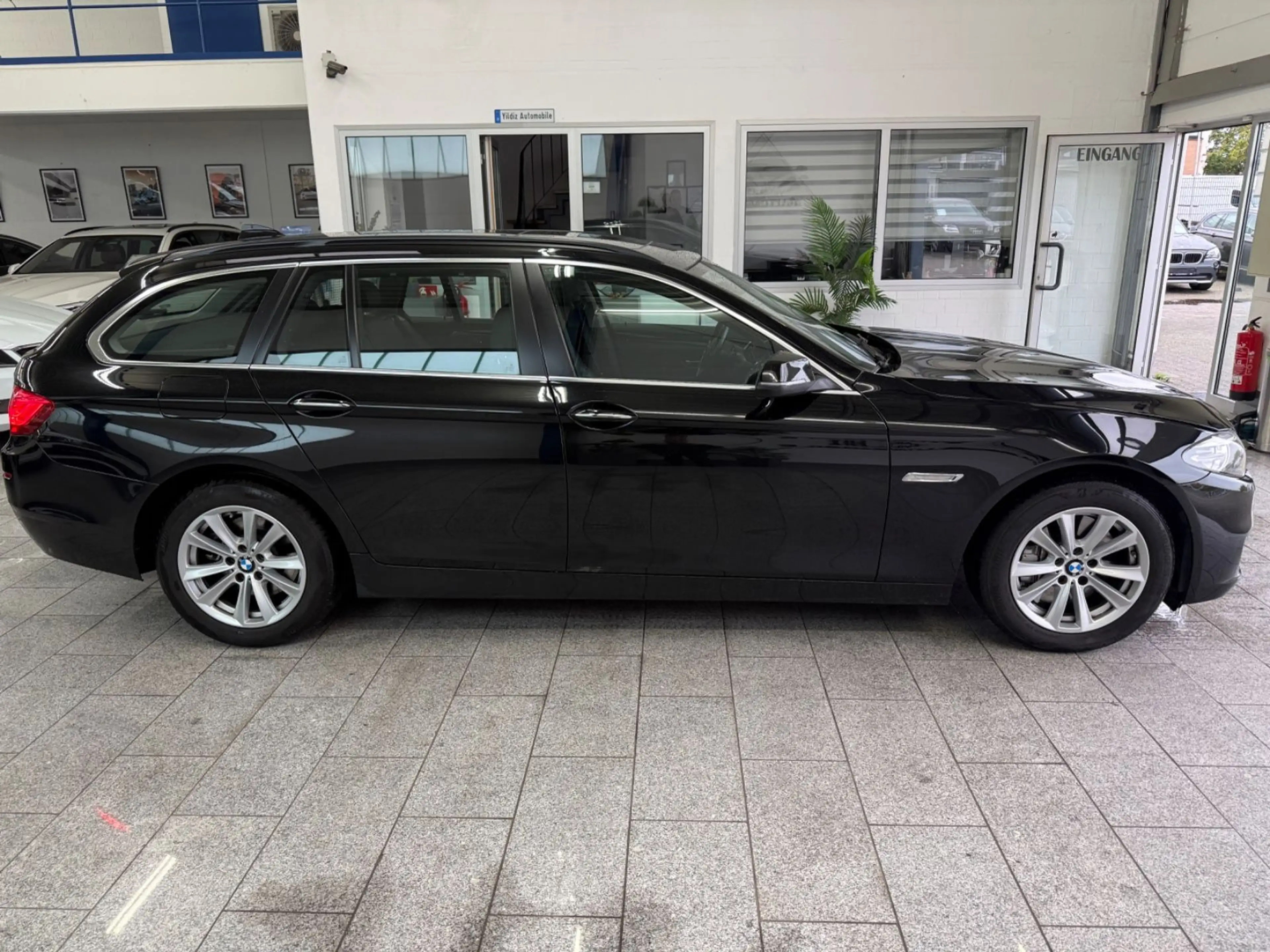 BMW 525 d xDrive*AUTO*HUD*PANO*BI-XN*NAV*TMP*LED*AHK — photo 6