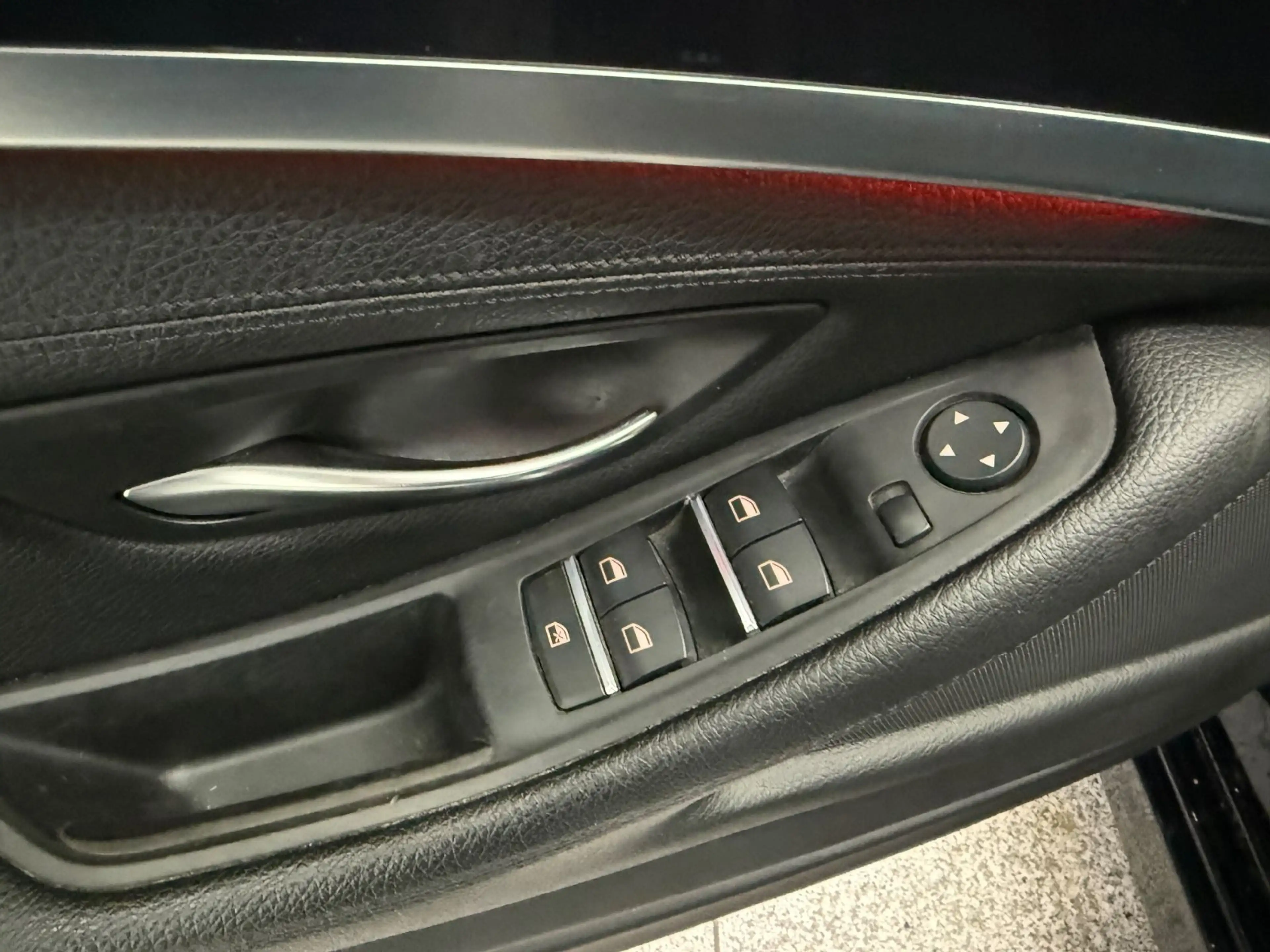 BMW 525 d xDrive*AUTO*HUD*PANO*BI-XN*NAV*TMP*LED*AHK — photo 13
