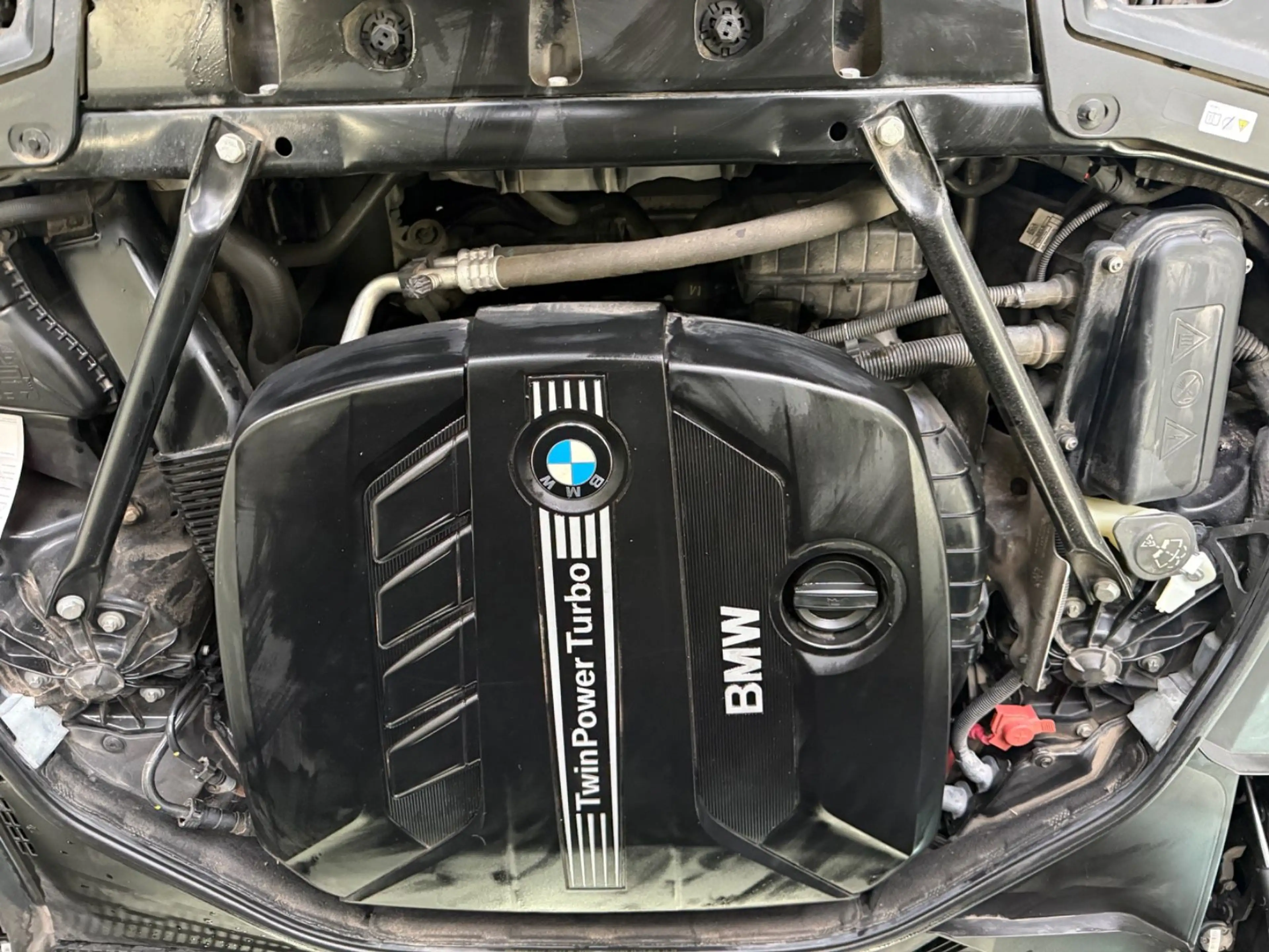 BMW 525 d xDrive*AUTO*HUD*PANO*BI-XN*NAV*TMP*LED*AHK — photo 11