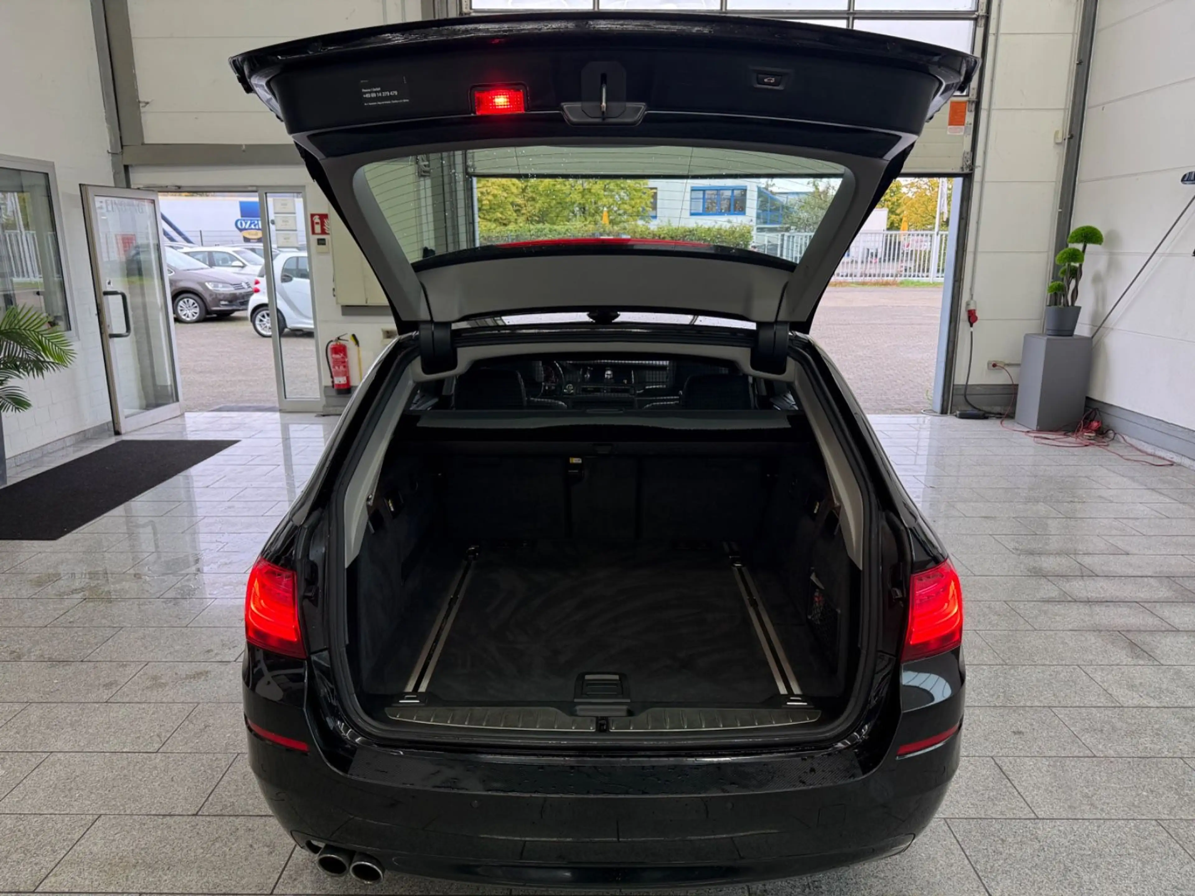 BMW 525 d xDrive*AUTO*HUD*PANO*BI-XN*NAV*TMP*LED*AHK — photo 15