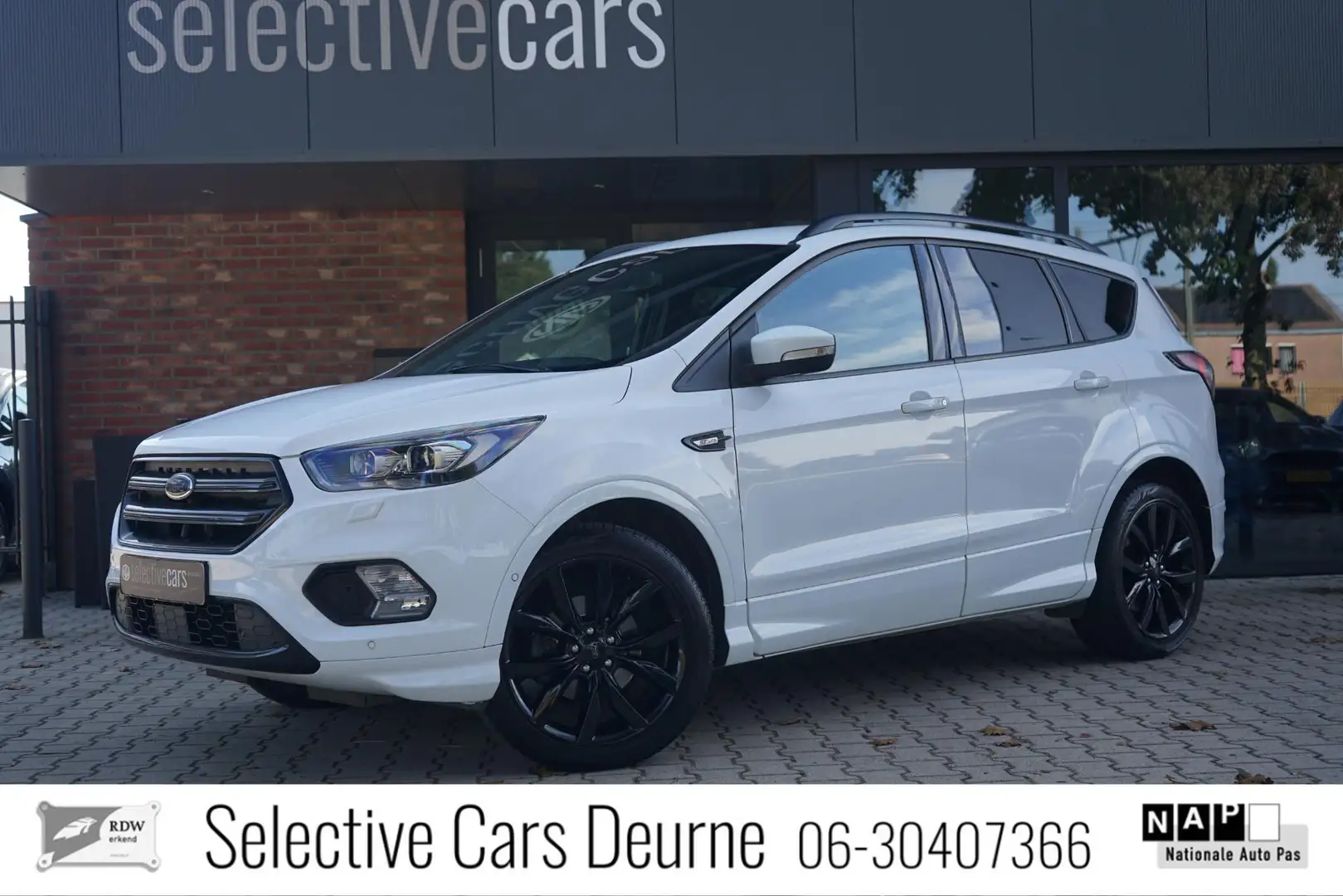 Ford Kuga 1.5 EcoBoost ST Line , Frost White, Zwart optiek, Blanc - 1