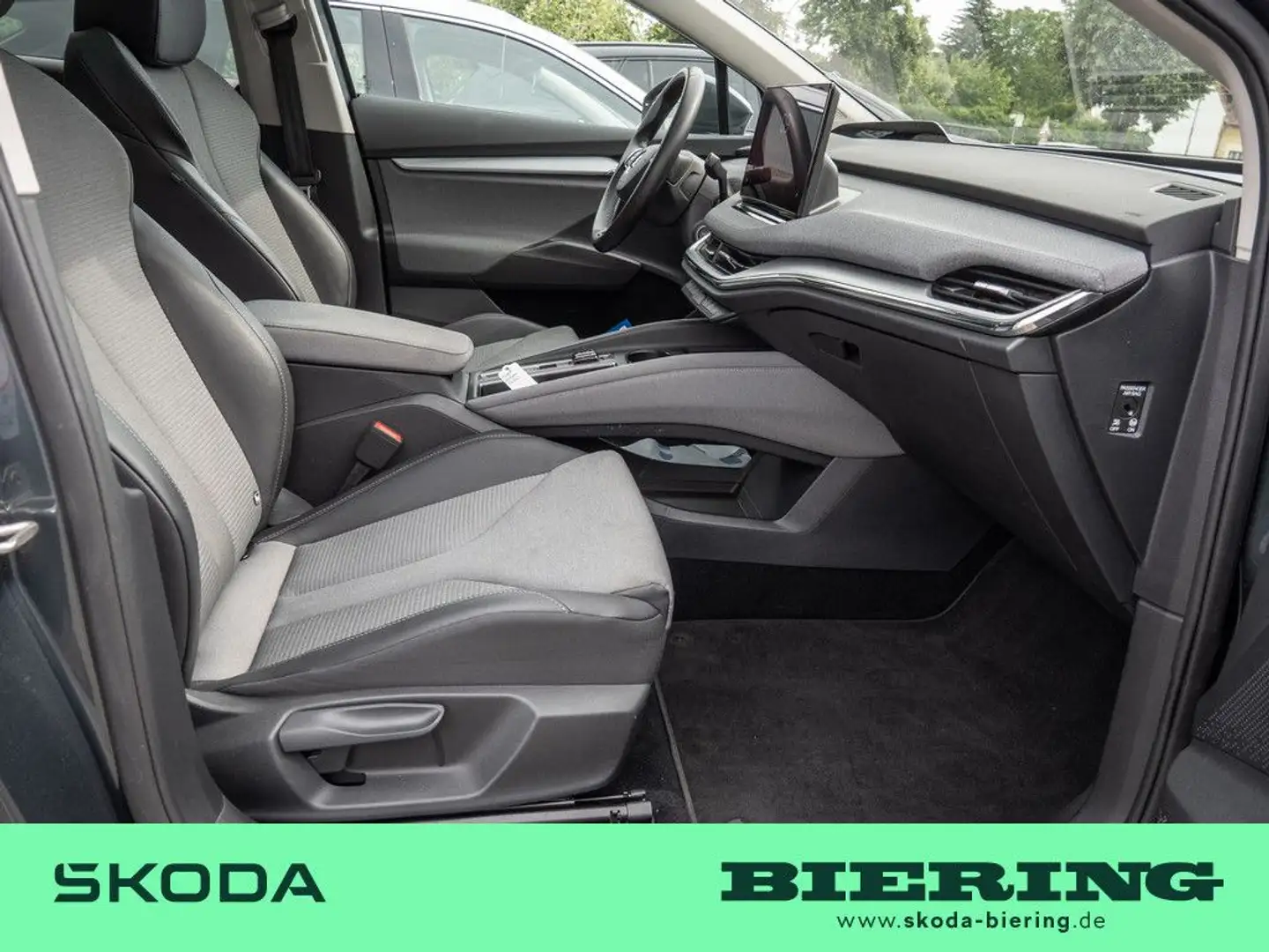 Skoda Enyaq iV 60 Loft SHZ KAMERA NAVI HUD LED PANO Grau - 2