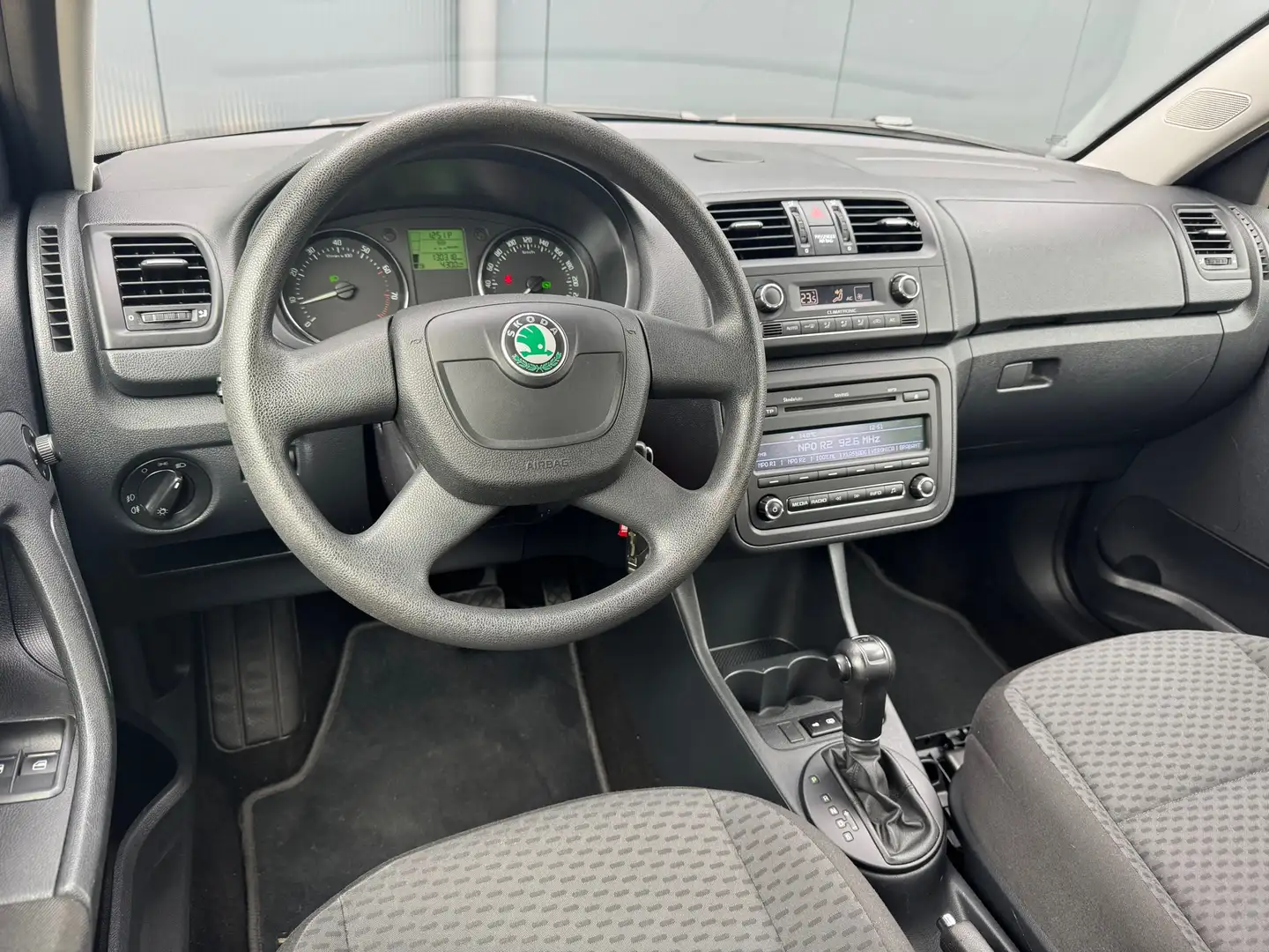 Skoda Fabia 1.2 TSI Automaat * Parkeersensoren * Trekhaak * Ai Rood - 2