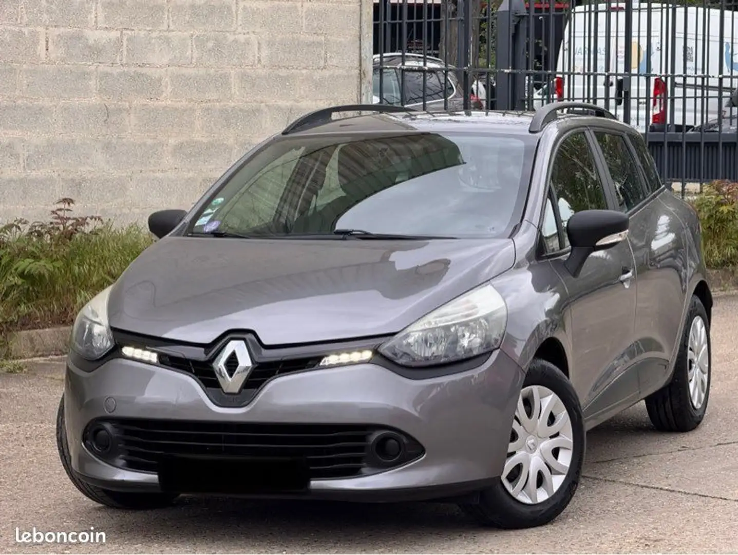 Renault Clio IV 1.2i année 06-2016 65.000KM Certifié Garantie 1 Gris - 1