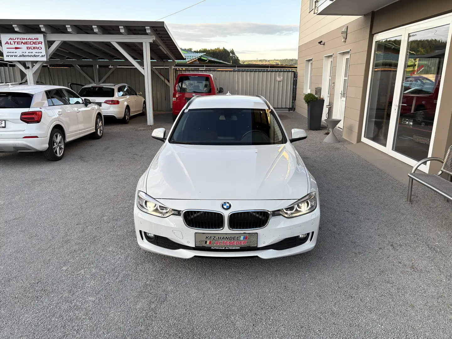 BMW 318 xDrive Ö-Paket Touring *ALLRAD*1.BZ*NAVI*SITZH* Weiß - 2