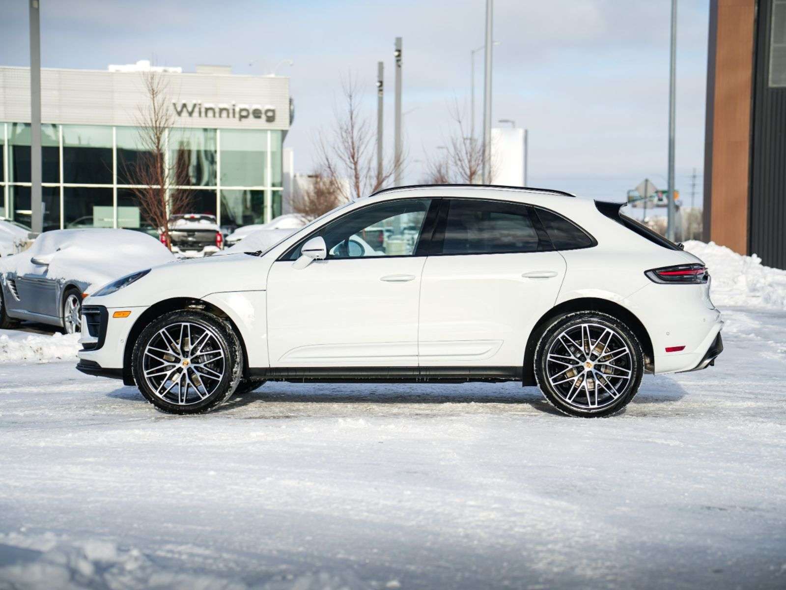 2026 Porsche Macan alt 4