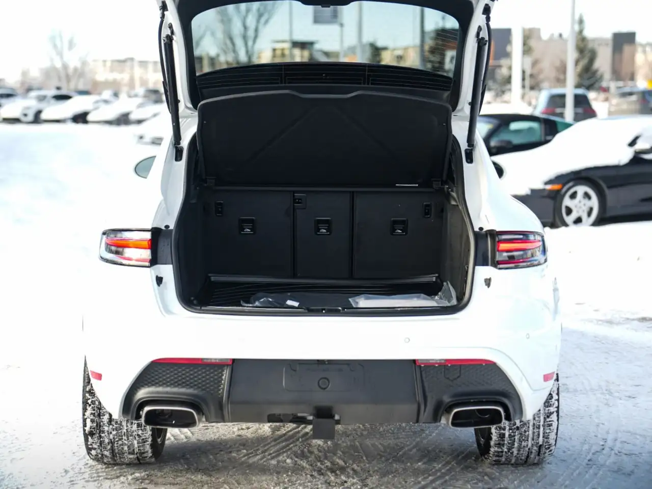 Porsche Macan photo Porsche Macan