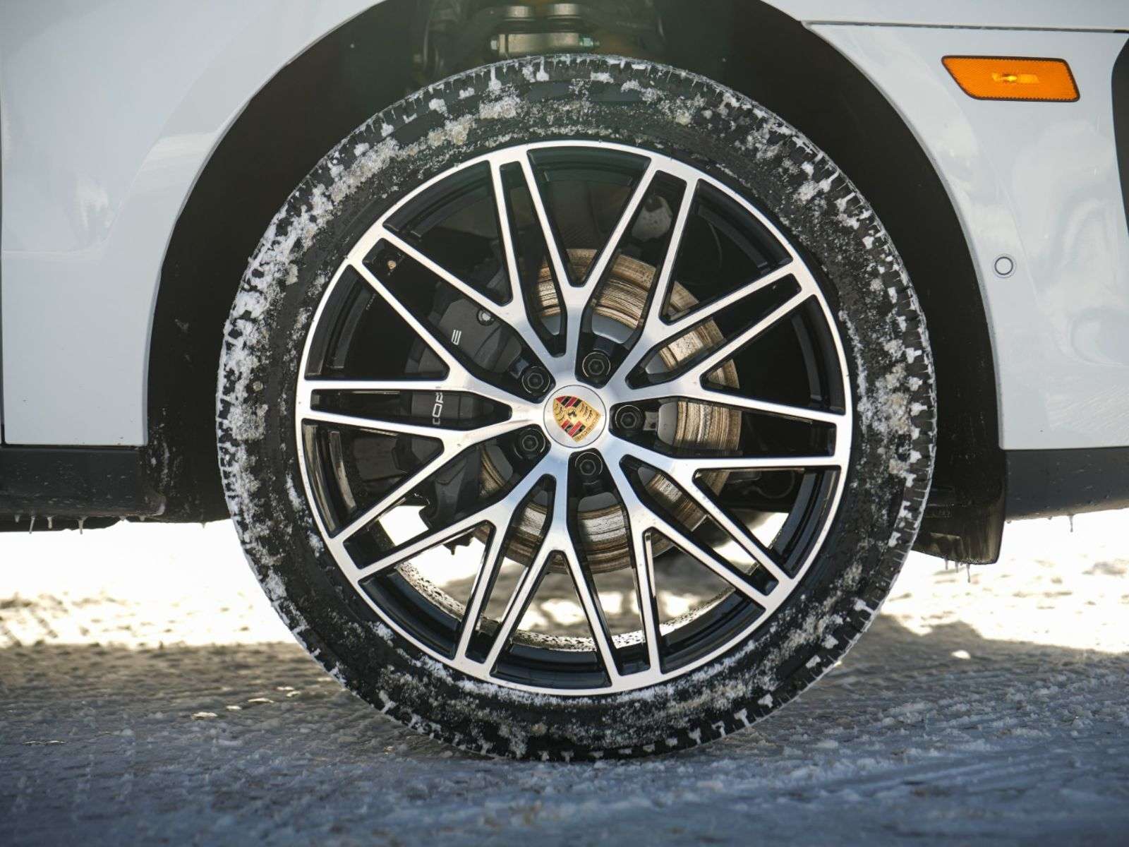 2026 Porsche Macan alt 2