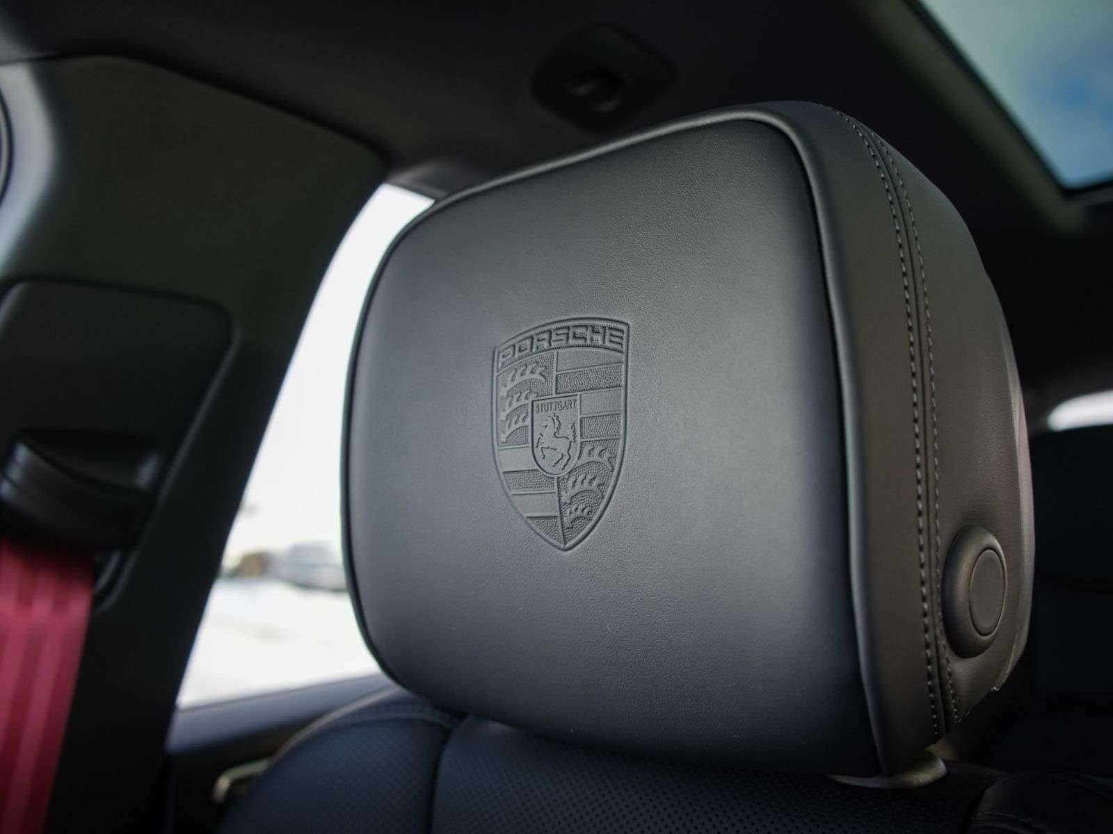 2026 Porsche Macan thumb 27