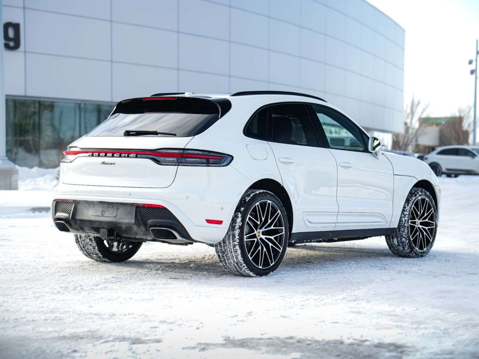2026 Porsche Macan thumb 7
