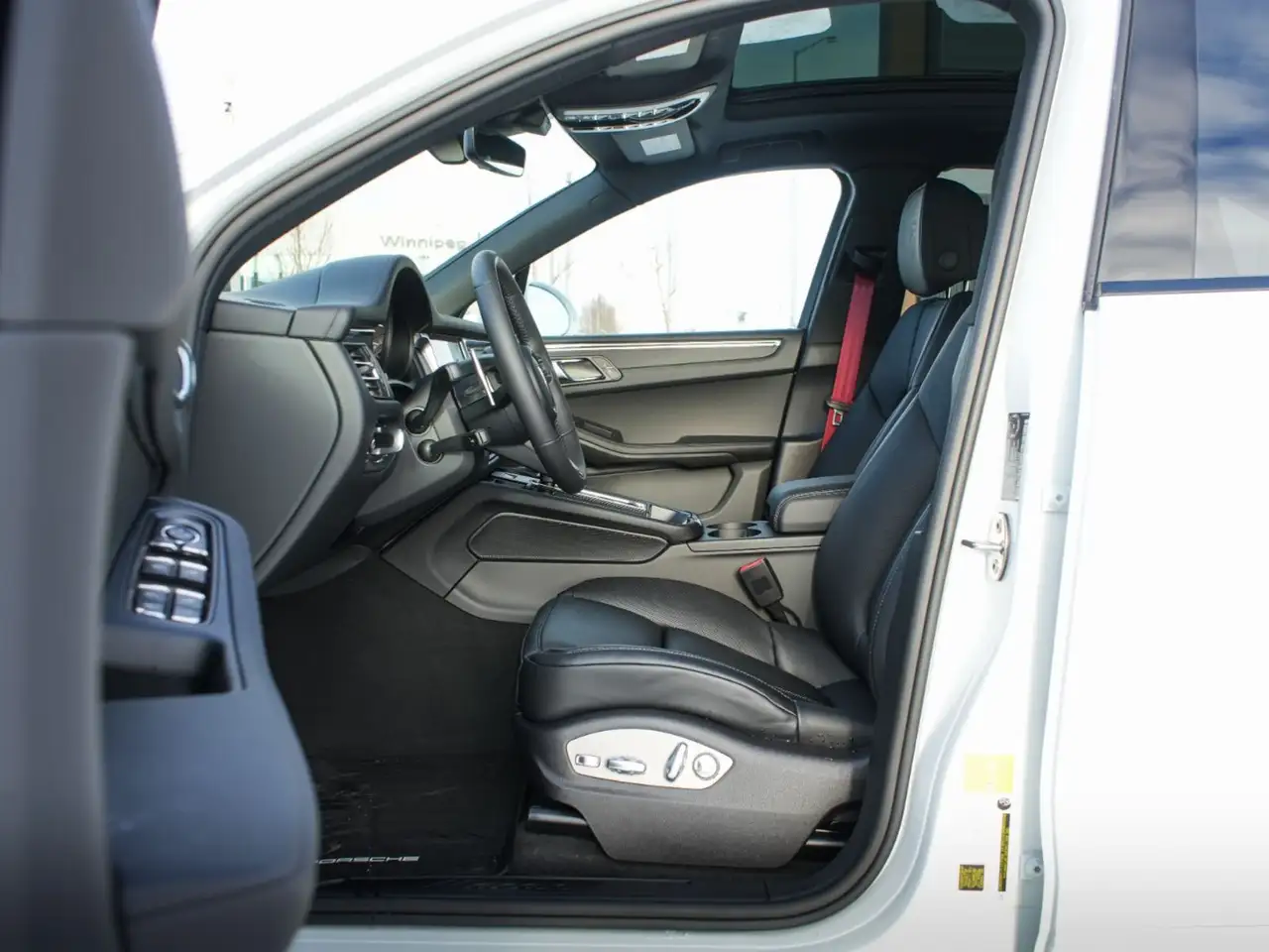 Porsche Macan photo Porsche Macan