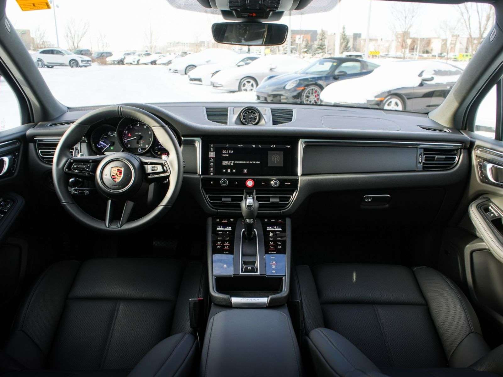 2026 Porsche Macan alt 3