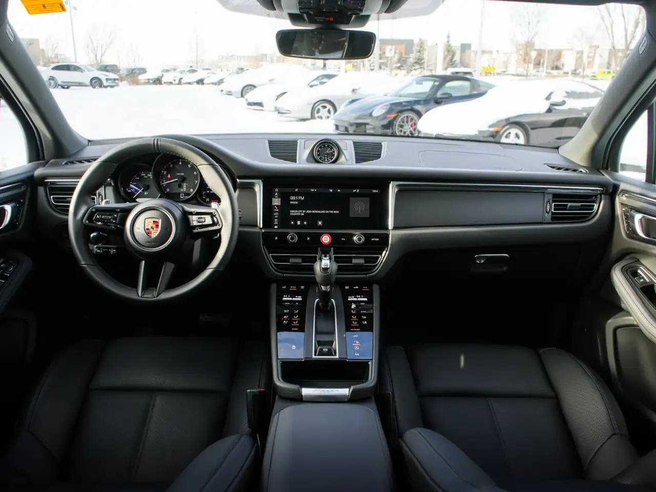 Porsche Macan photo Porsche Macan