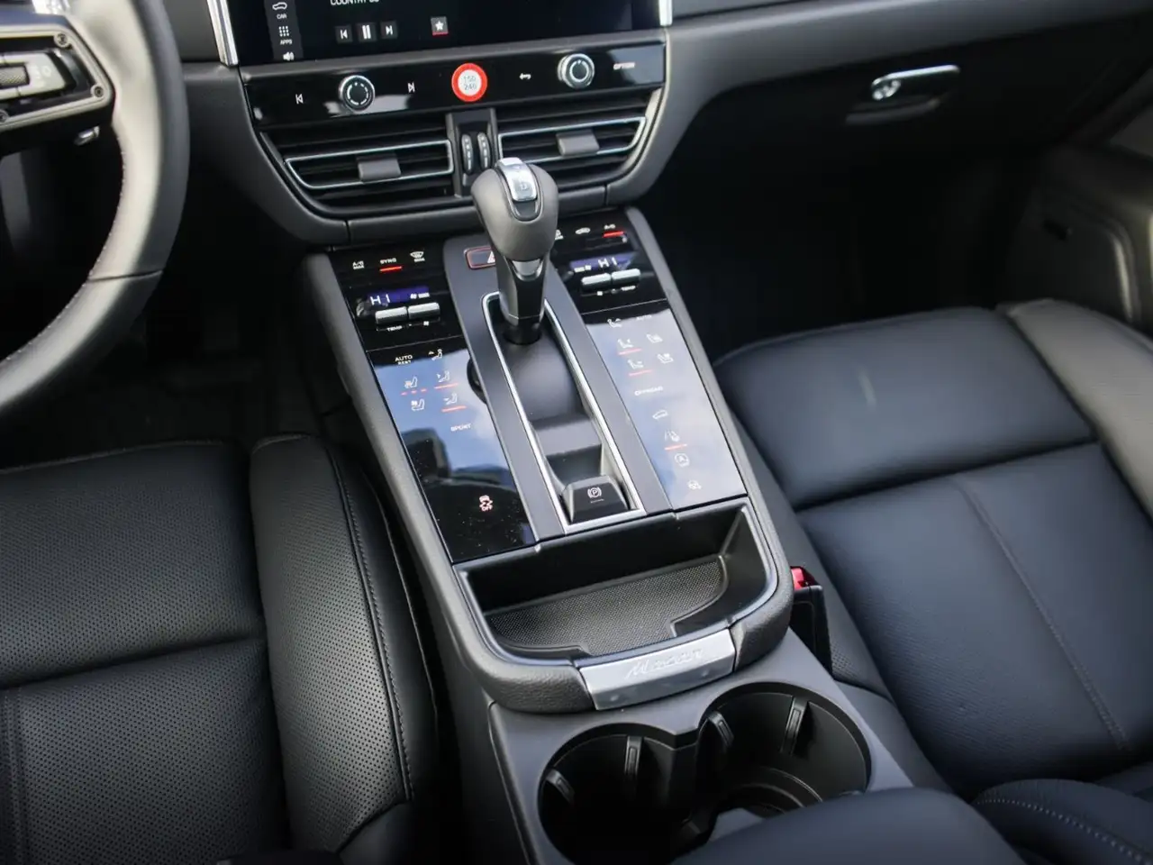 Porsche Macan photo Porsche Macan
