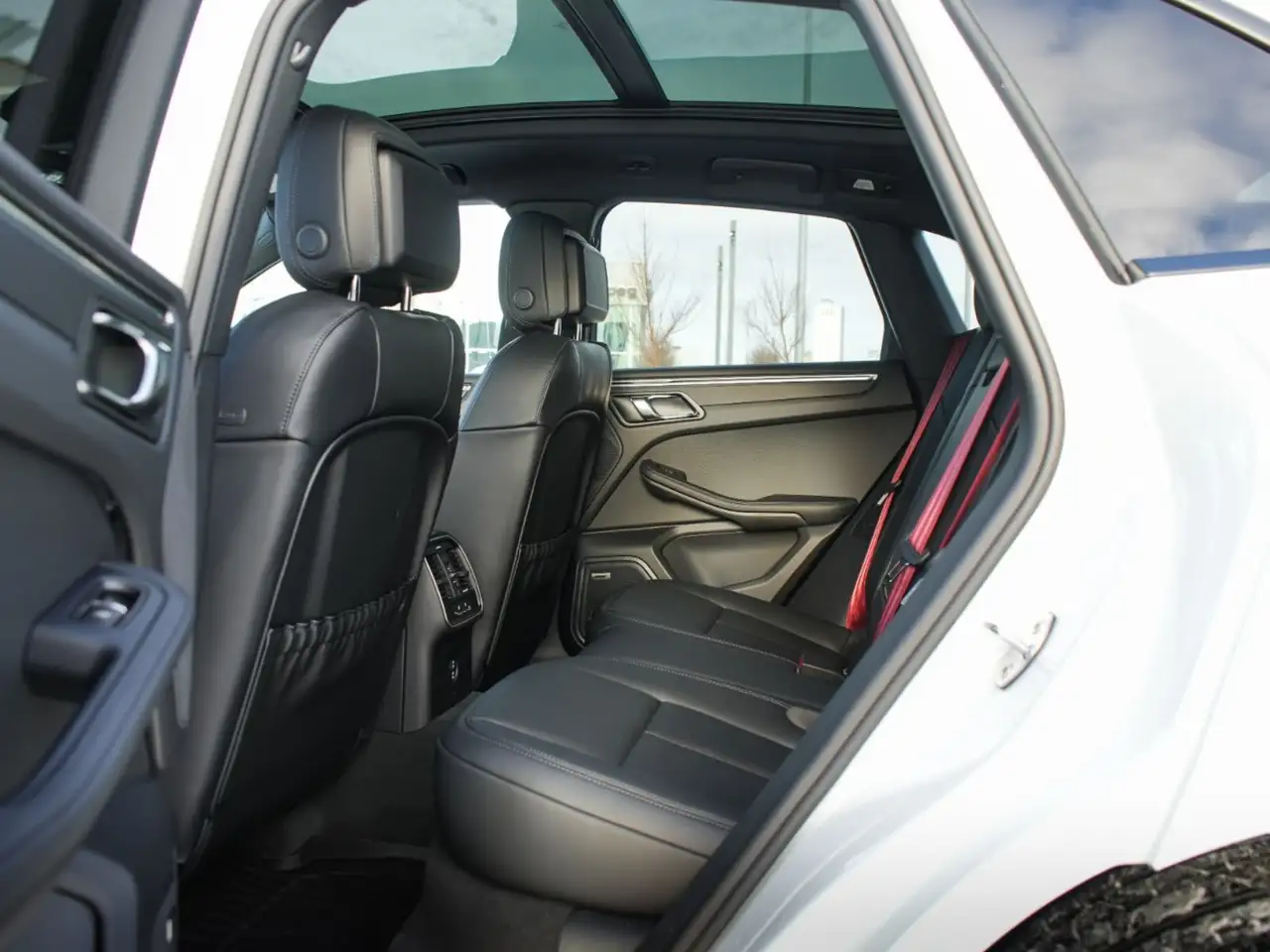 Porsche Macan photo Porsche Macan