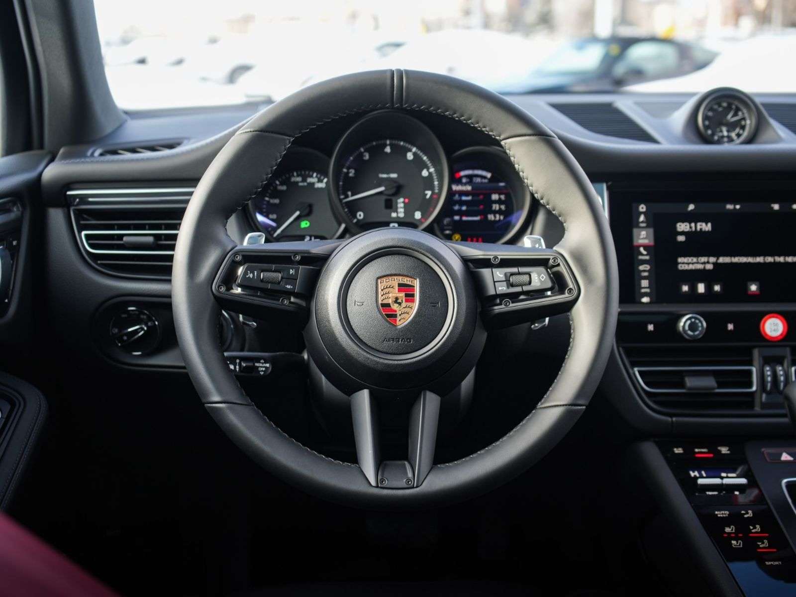2026 Porsche Macan thumb 23
