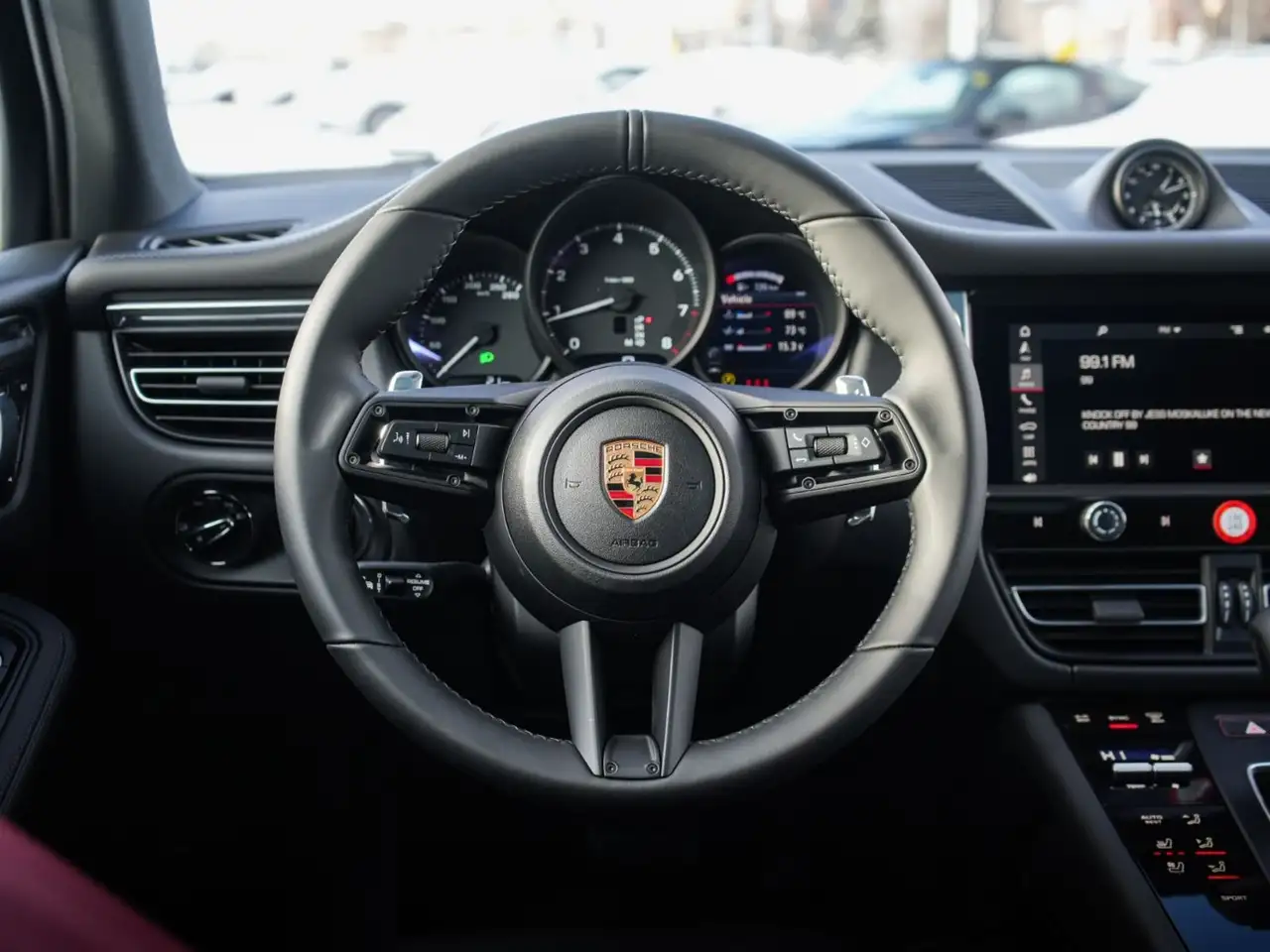 Porsche Macan photo Porsche Macan