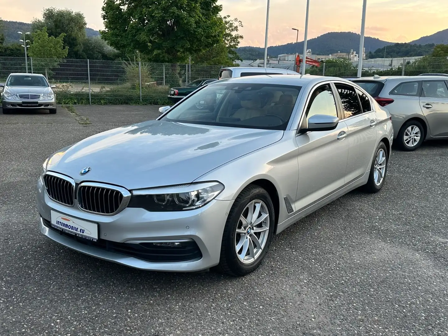 BMW 520 dA Lim. LED Leder Navi Virtual Kamera Euro6** Silber - 1