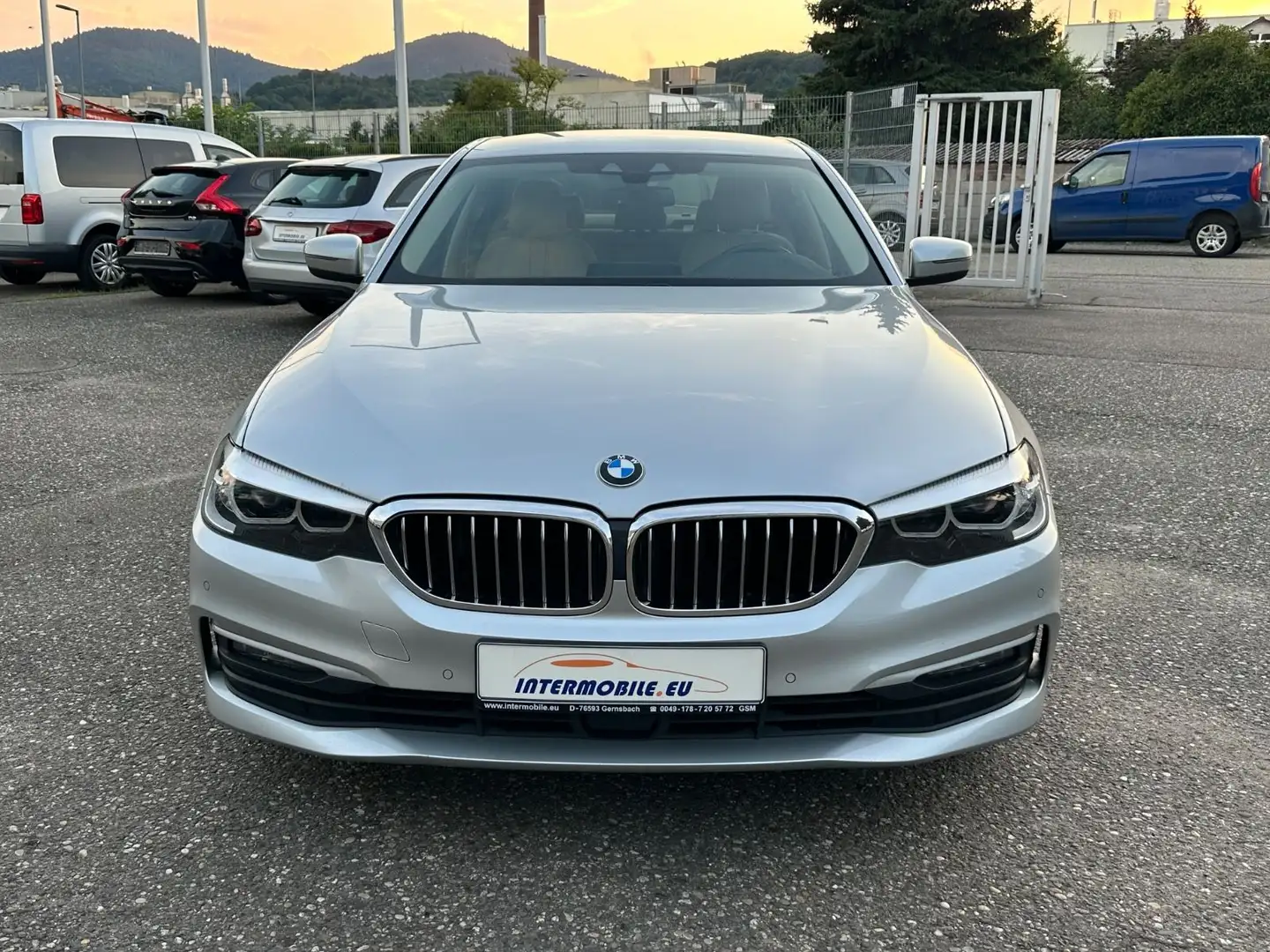 BMW 520 dA Lim. LED Leder Navi Virtual Kamera Euro6** Silber - 2
