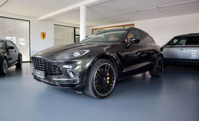 Aston Martin DBX 4.0 V8 / 23" / Sport Exhaust / AHK / Carbon