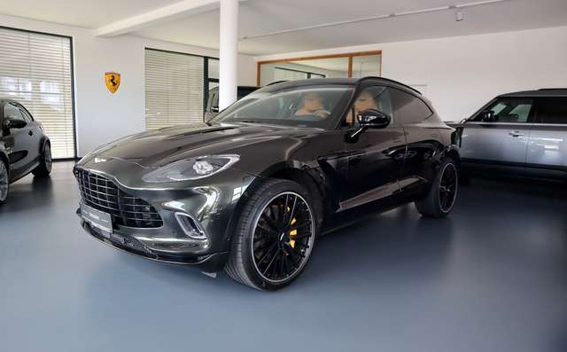 Imagine Aston Martin DBX 4.0 V8 / 23" / Sport Exhaust / AHK / Carbon