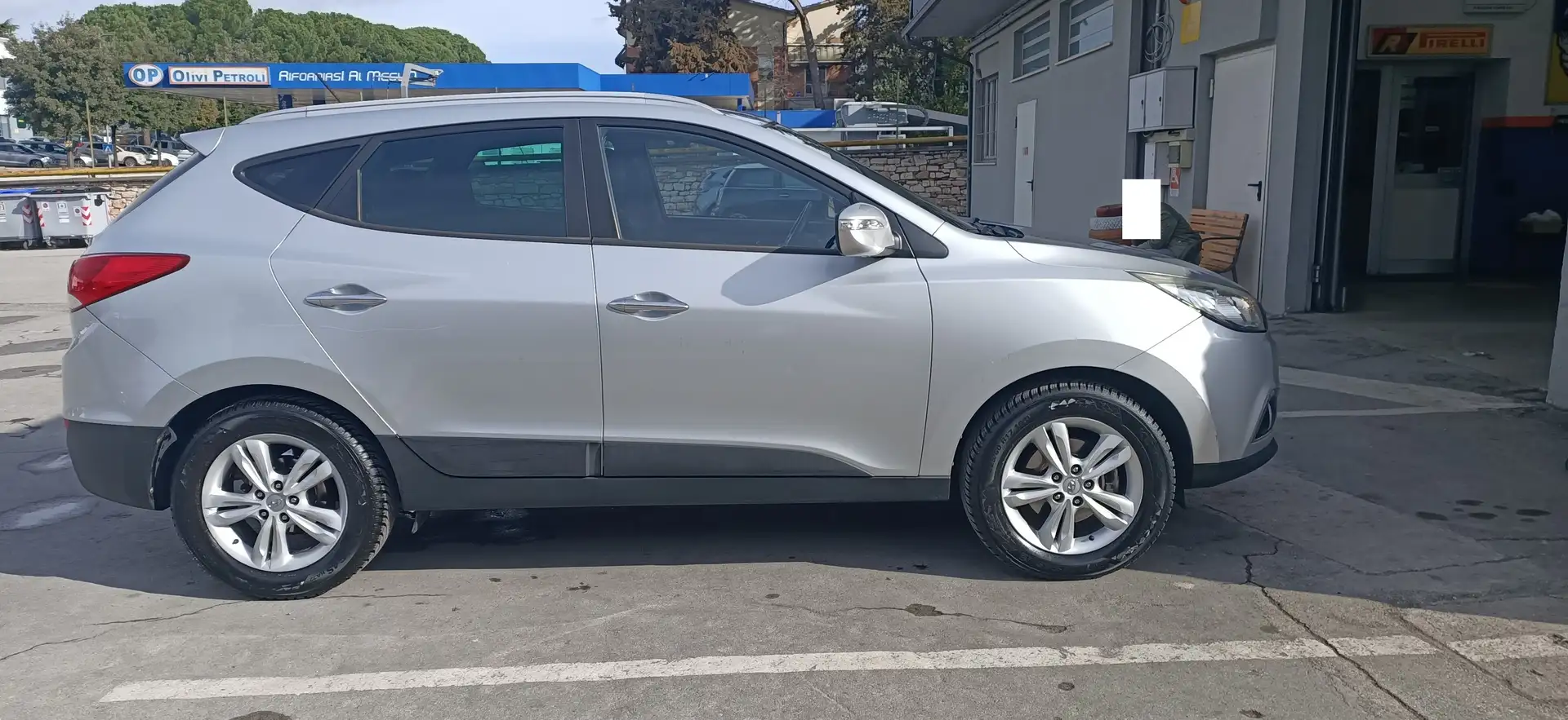 Hyundai iX35 ix35 2.0 crdi Comfort 2wd Szary - 2