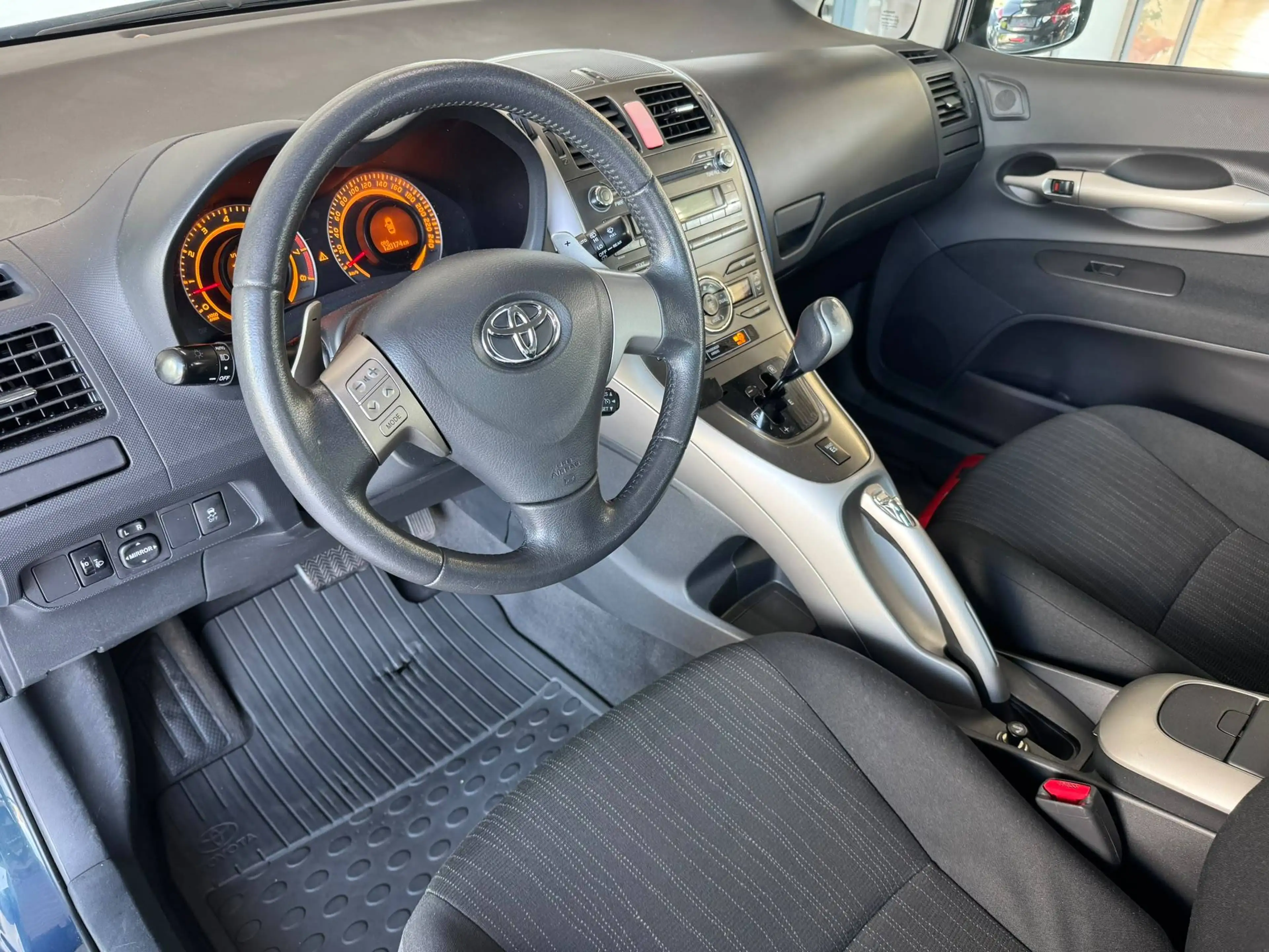 Toyota Auris 🟩 1.6 ESSENCE 125CH - AUTOMATIQUE - AIRCO - CRUISE — photo 6