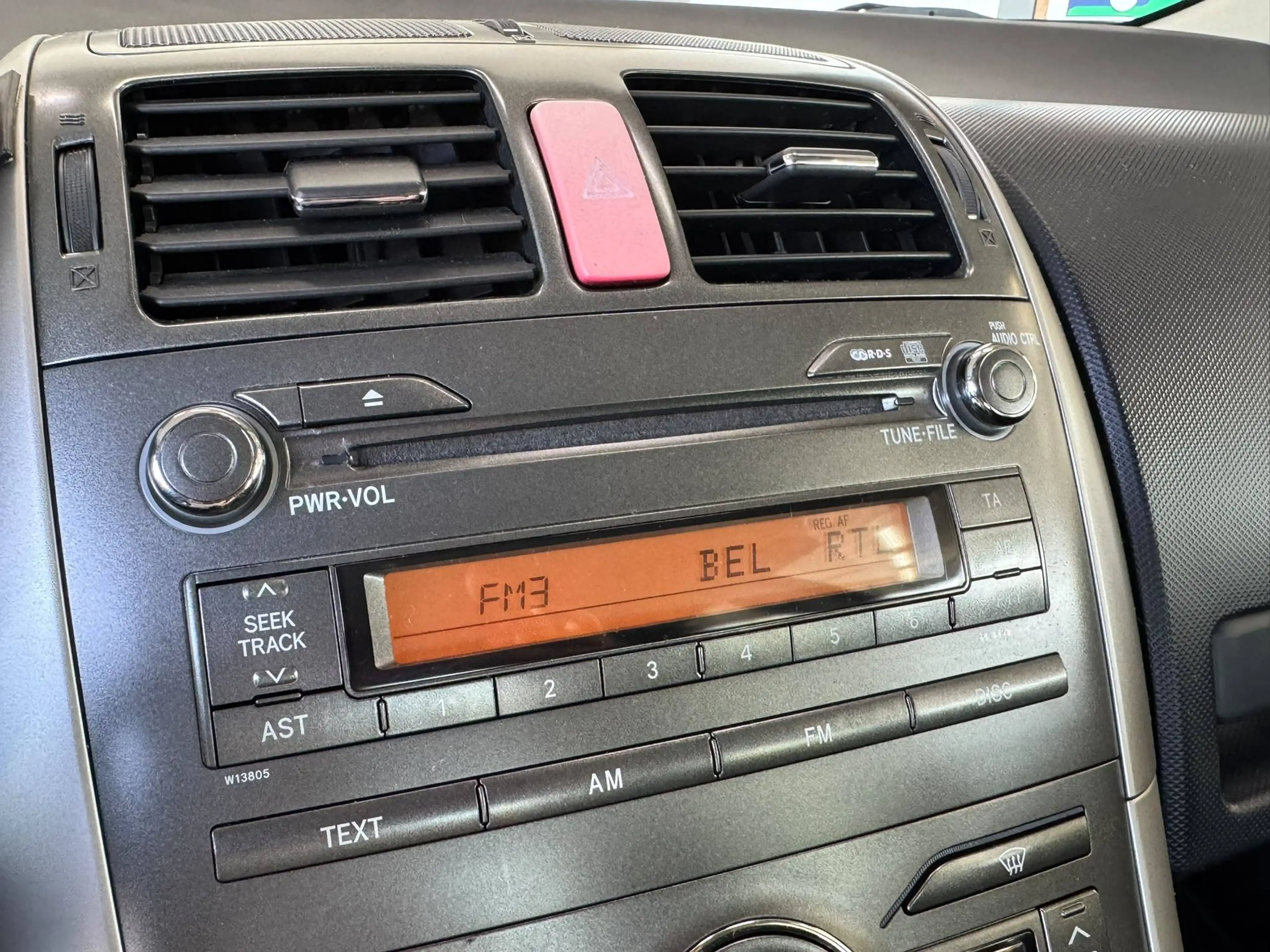 Toyota Auris 🟩 1.6 ESSENCE 125CH - AUTOMATIQUE - AIRCO - CRUISE — photo 15