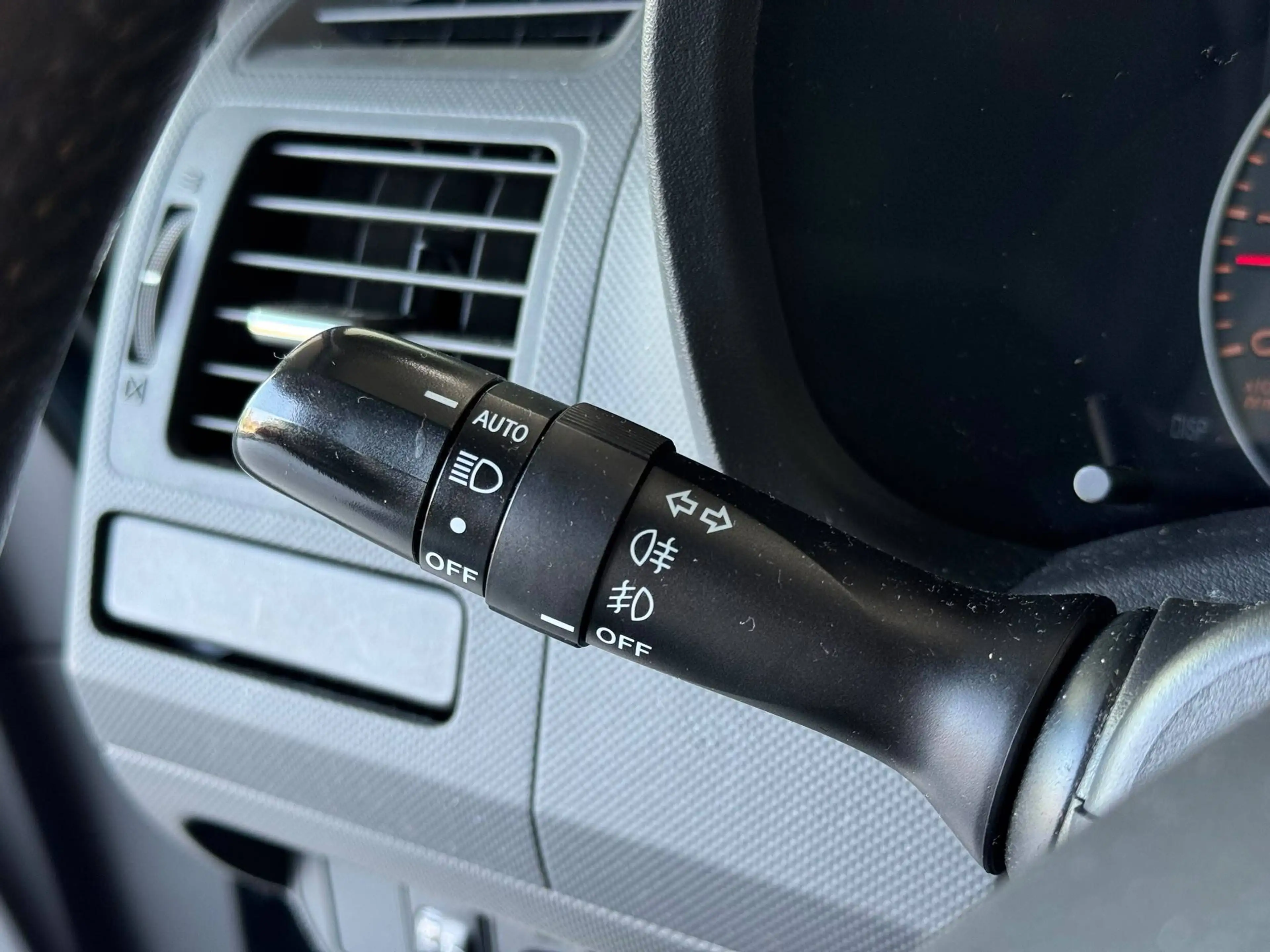 Toyota Auris 🟩 1.6 ESSENCE 125CH - AUTOMATIQUE - AIRCO - CRUISE — photo 13