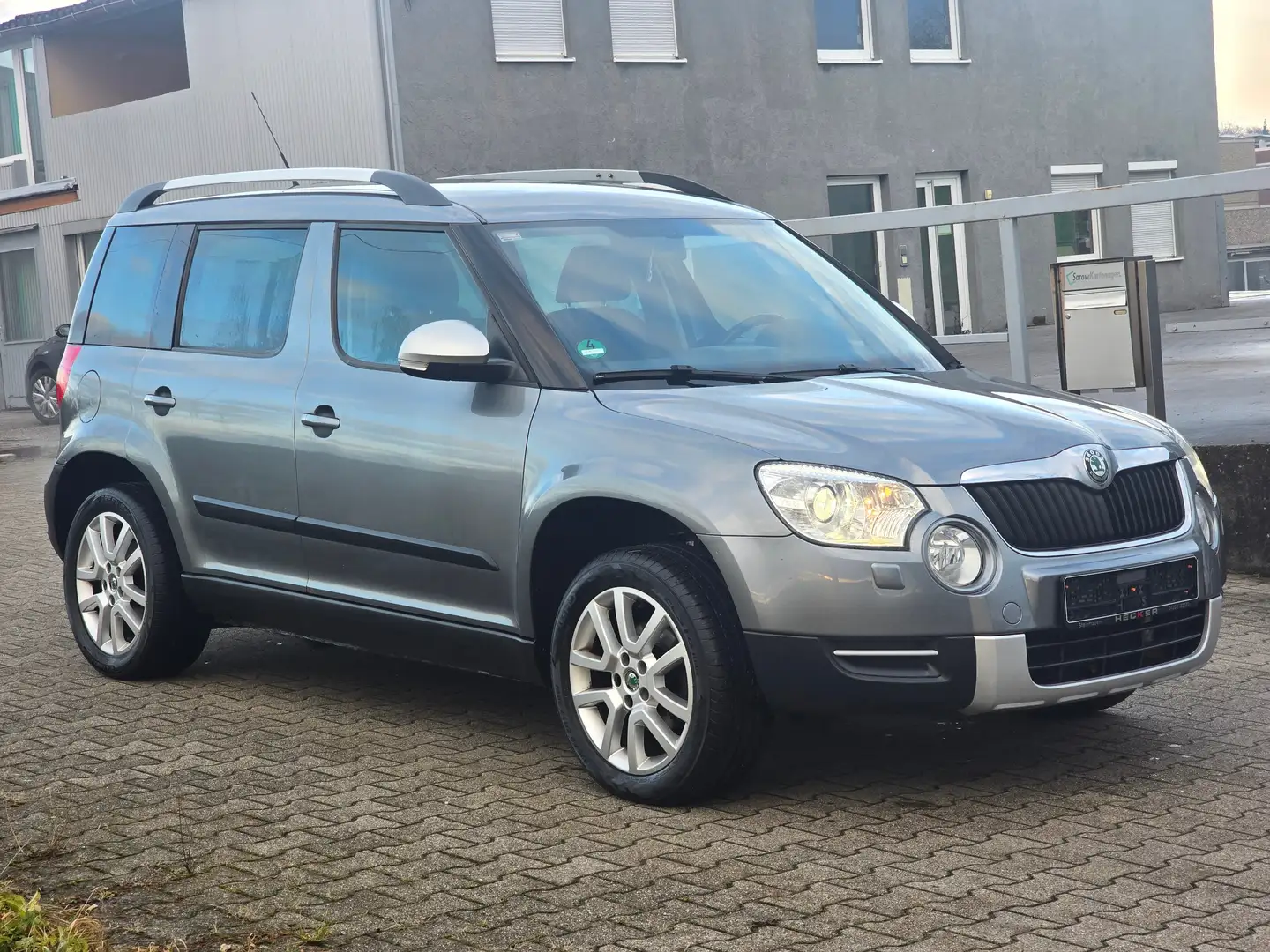 Skoda Yeti Ambition Plus Edition 4x4 Šedá - 1