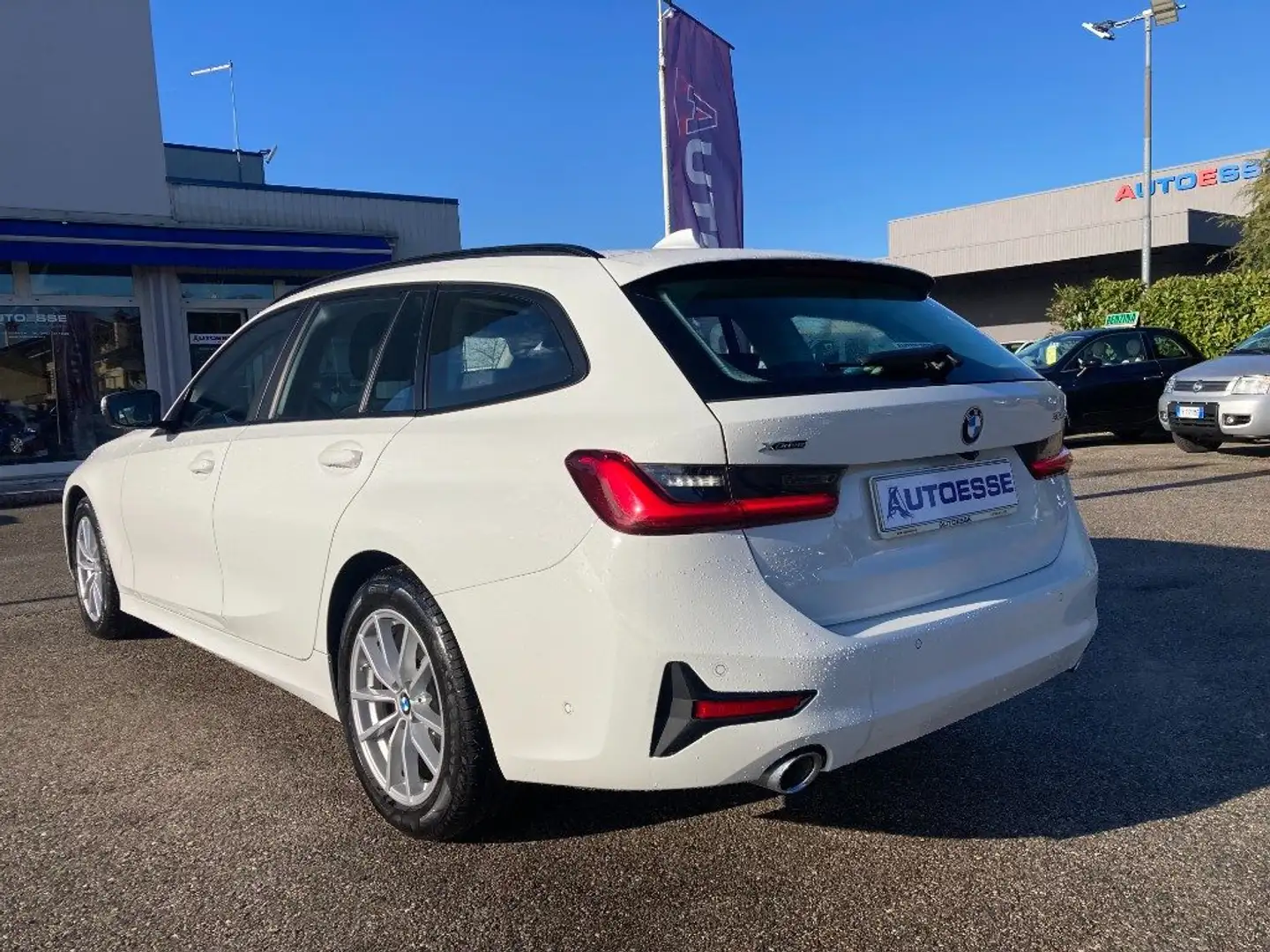 BMW 320 d 48V xDrive Touring Business Advantage Weiß - 2