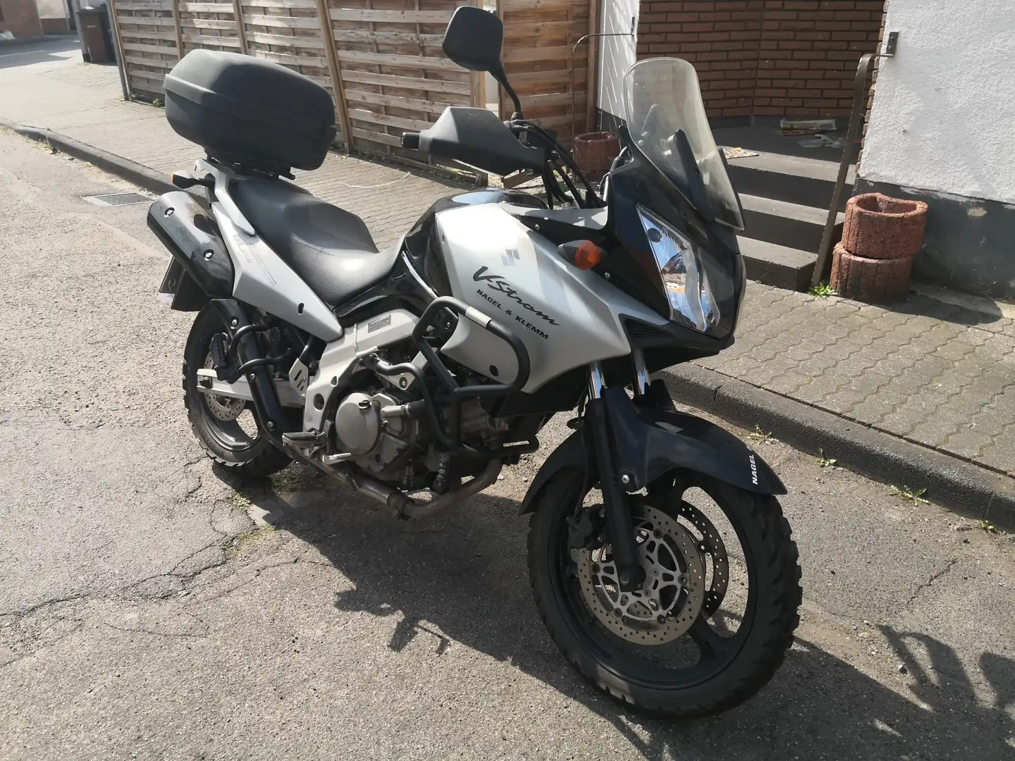 Suzuki V-Strom 650 Czarny - 1