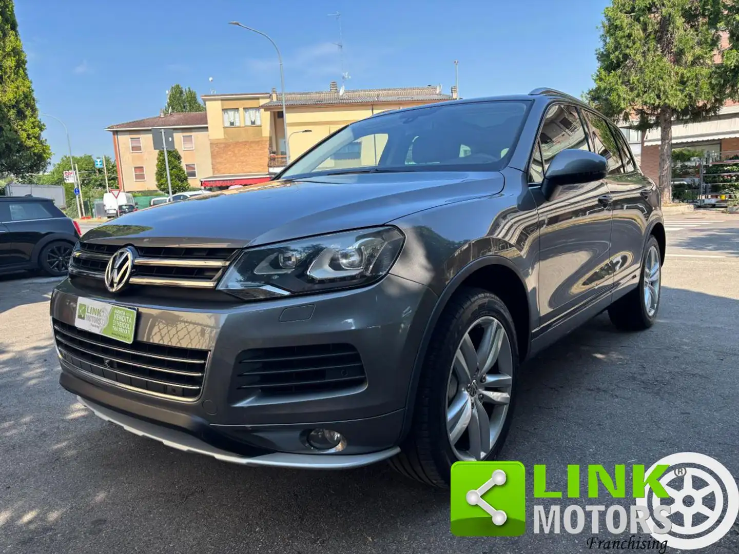 Volkswagen Touareg 3.0 TDI 245 CV tiptronicBlueMotionTechn. Executive Grigio - 1