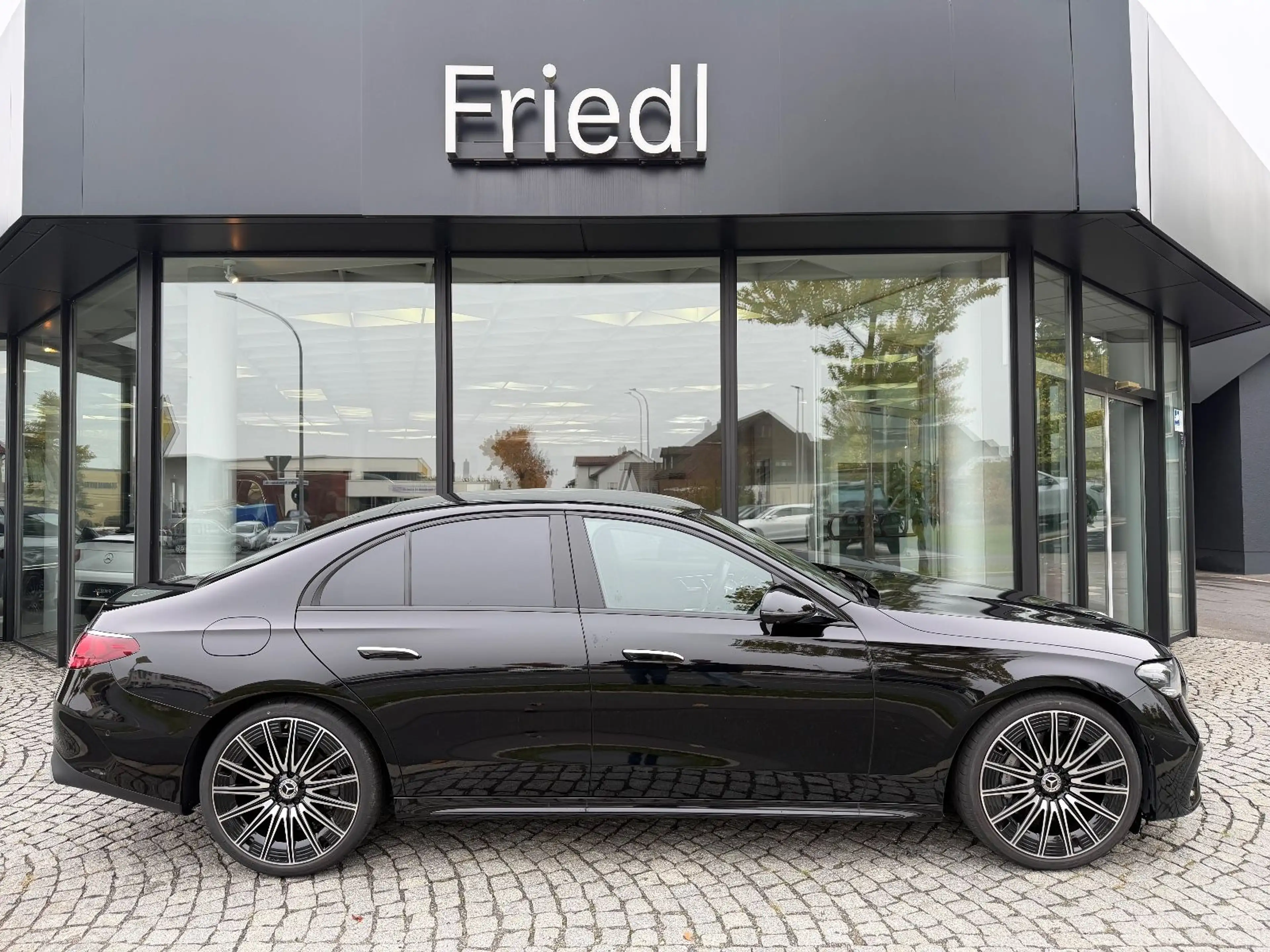 Mercedes-Benz E 220 d AMG, HuD, Digital, Leder, STHZ — photo 2