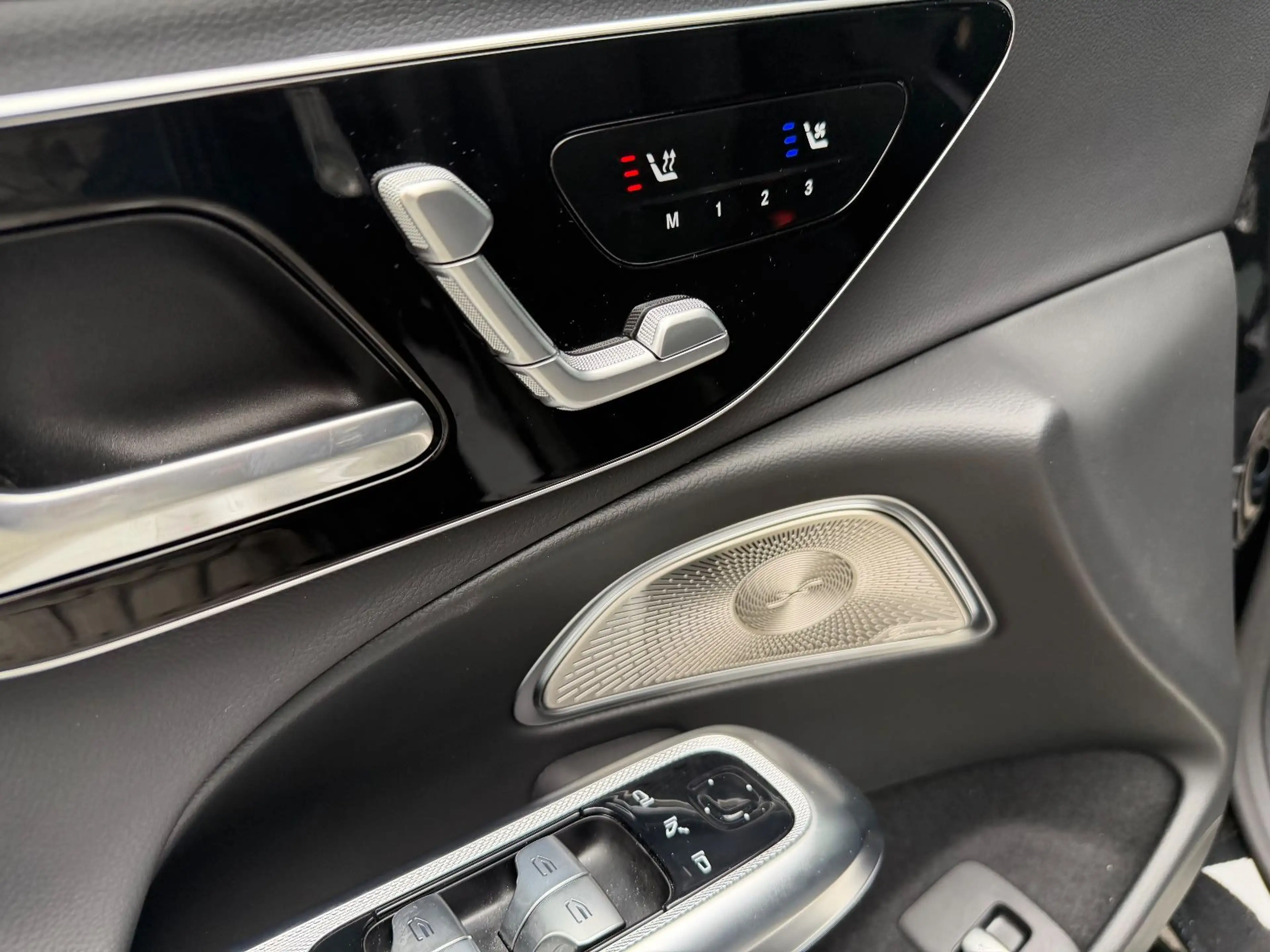 Mercedes-Benz E 220 d AMG, HuD, Digital, Leder, STHZ — photo 11