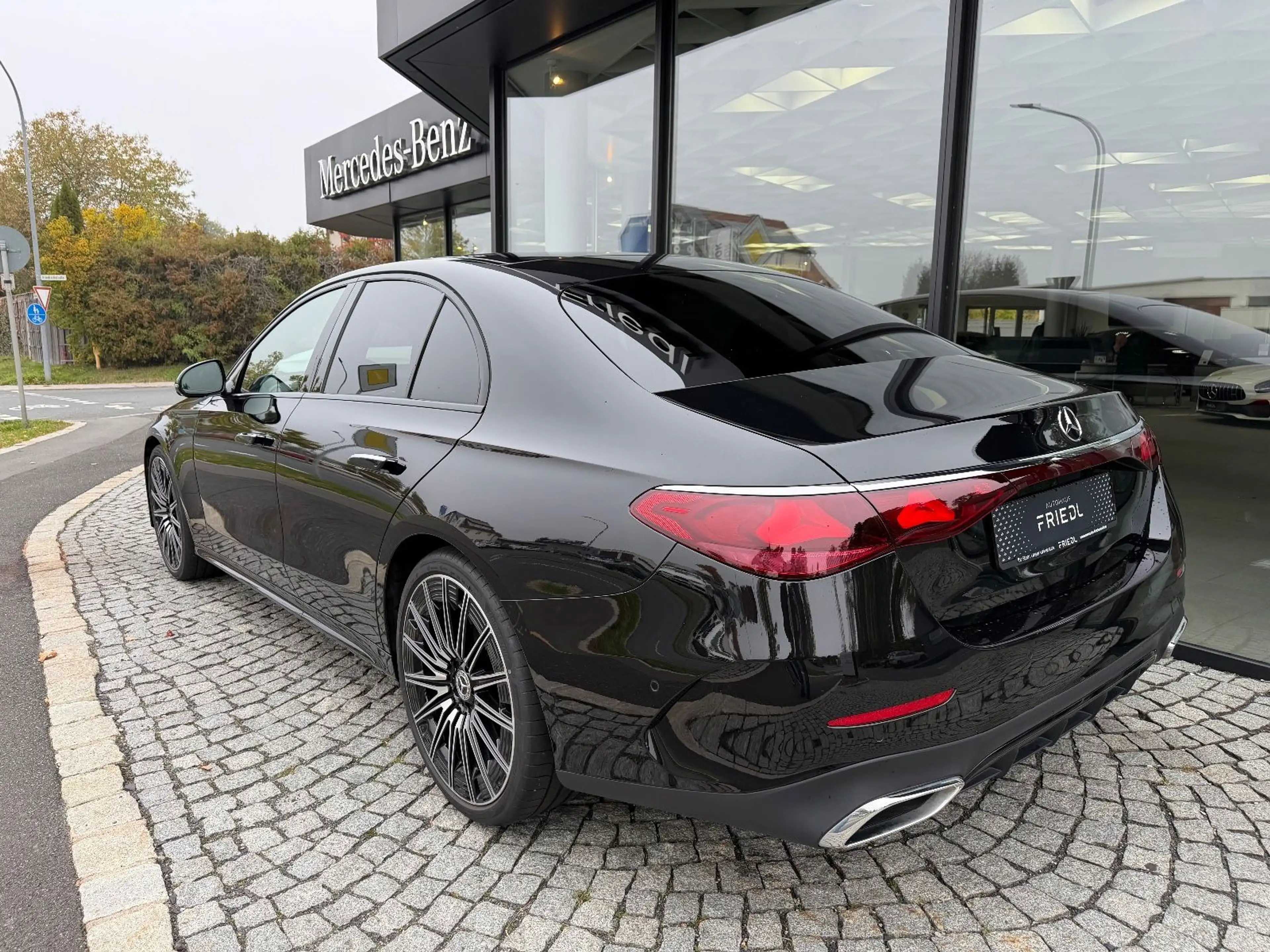 Mercedes-Benz E 220 d AMG, HuD, Digital, Leder, STHZ — photo 5