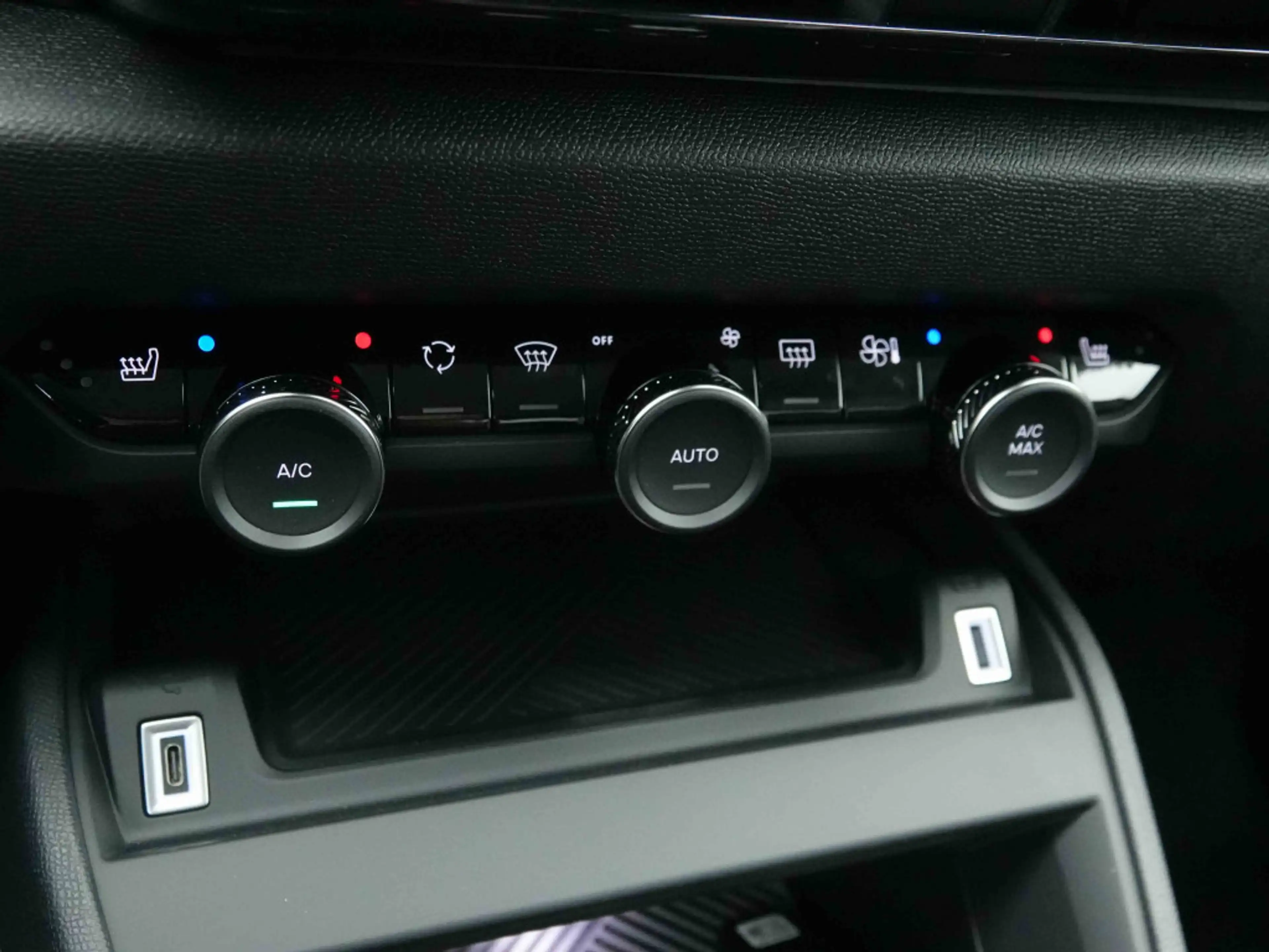 Citroen C4 Hybrid 145 e-DCS6 MAX | GPS | ALU18 | Drive Assist | LED — photo 15