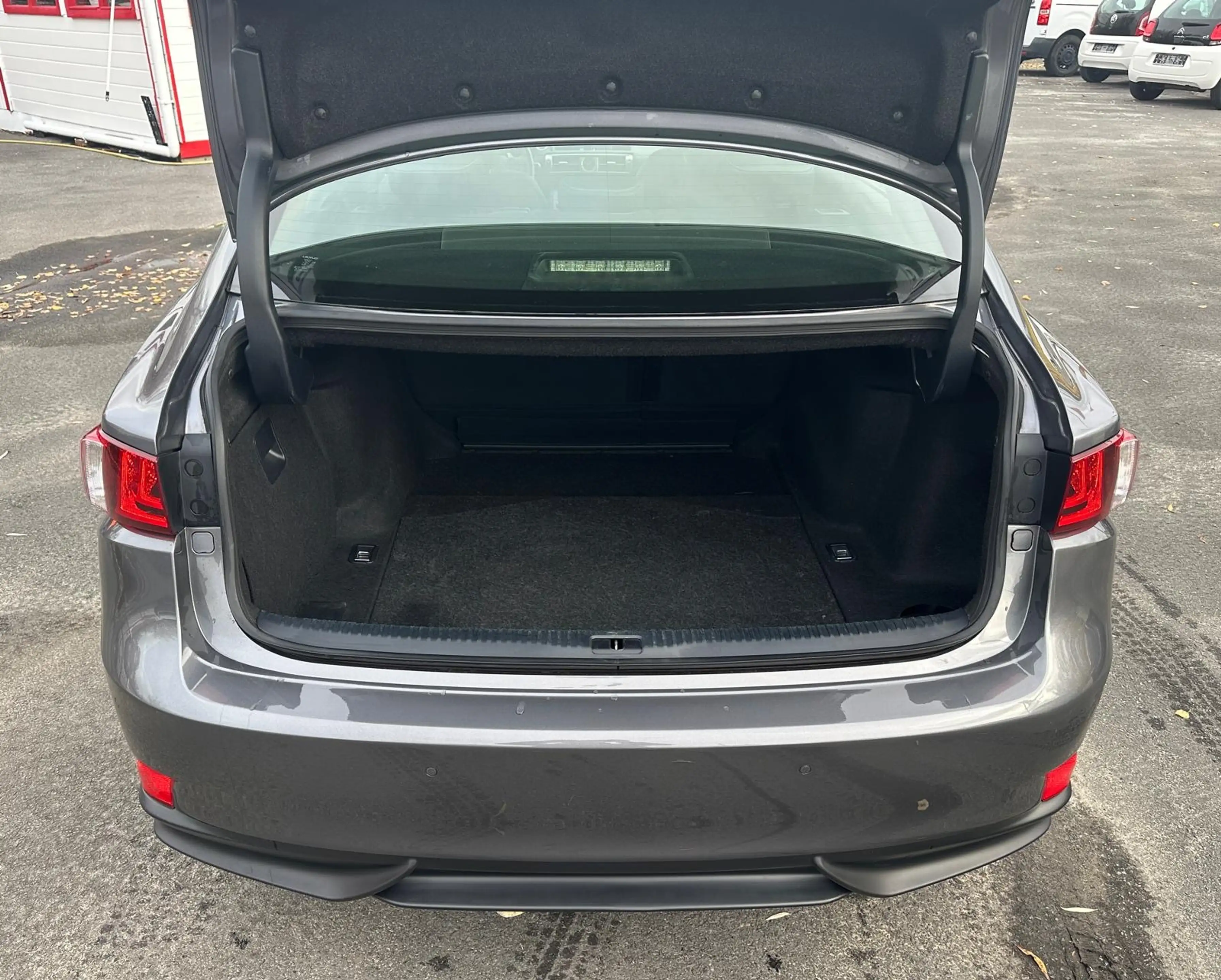 Lexus IS 300 IS 300h 2.5i F-Sport Line E-CVT — photo 12