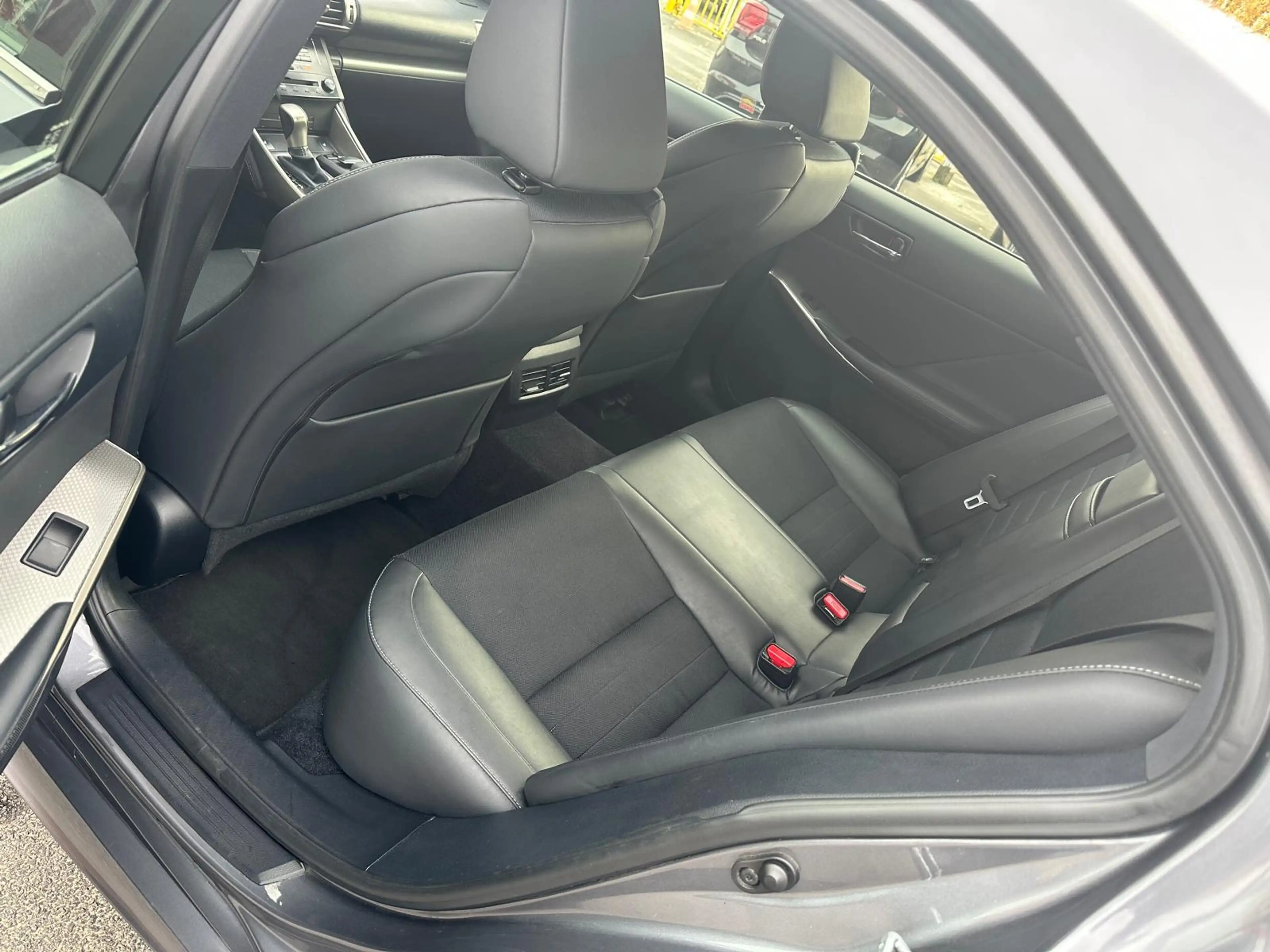 Lexus IS 300 IS 300h 2.5i F-Sport Line E-CVT — photo 10