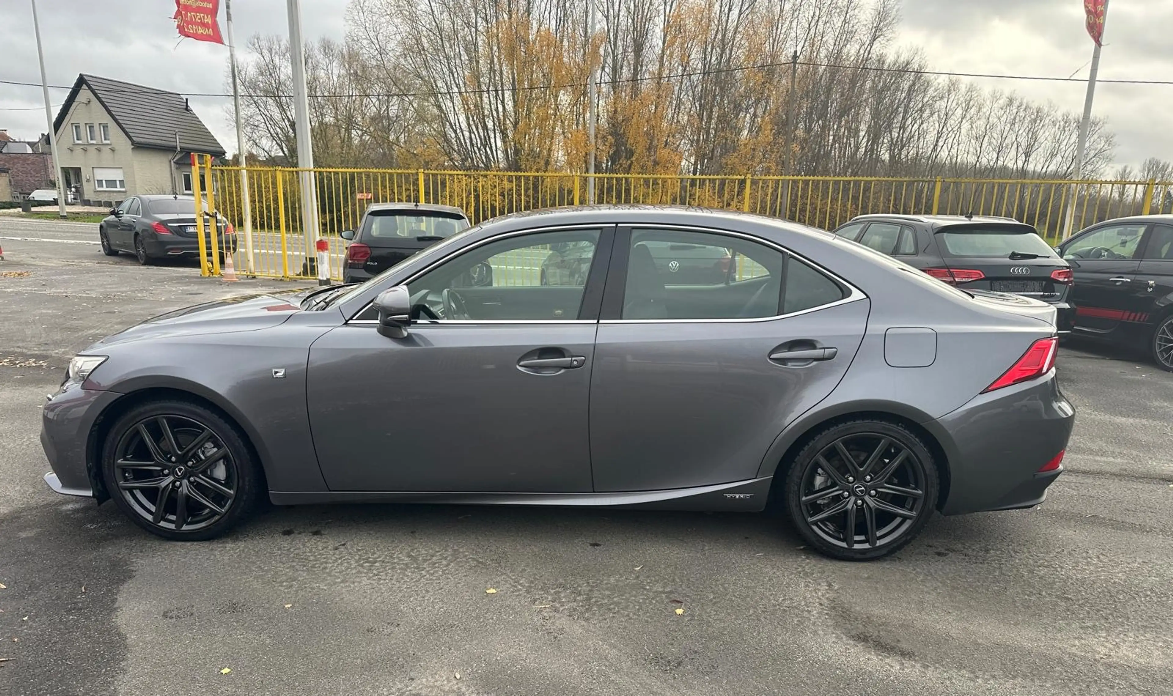 Lexus IS 300 IS 300h 2.5i F-Sport Line E-CVT — photo 2