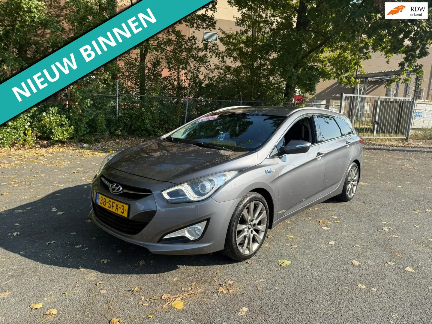 Hyundai i40 Wagon 1.6 GDI Blue i-Motion NETTE AUTO RIJDT EN SC Grijs - 1