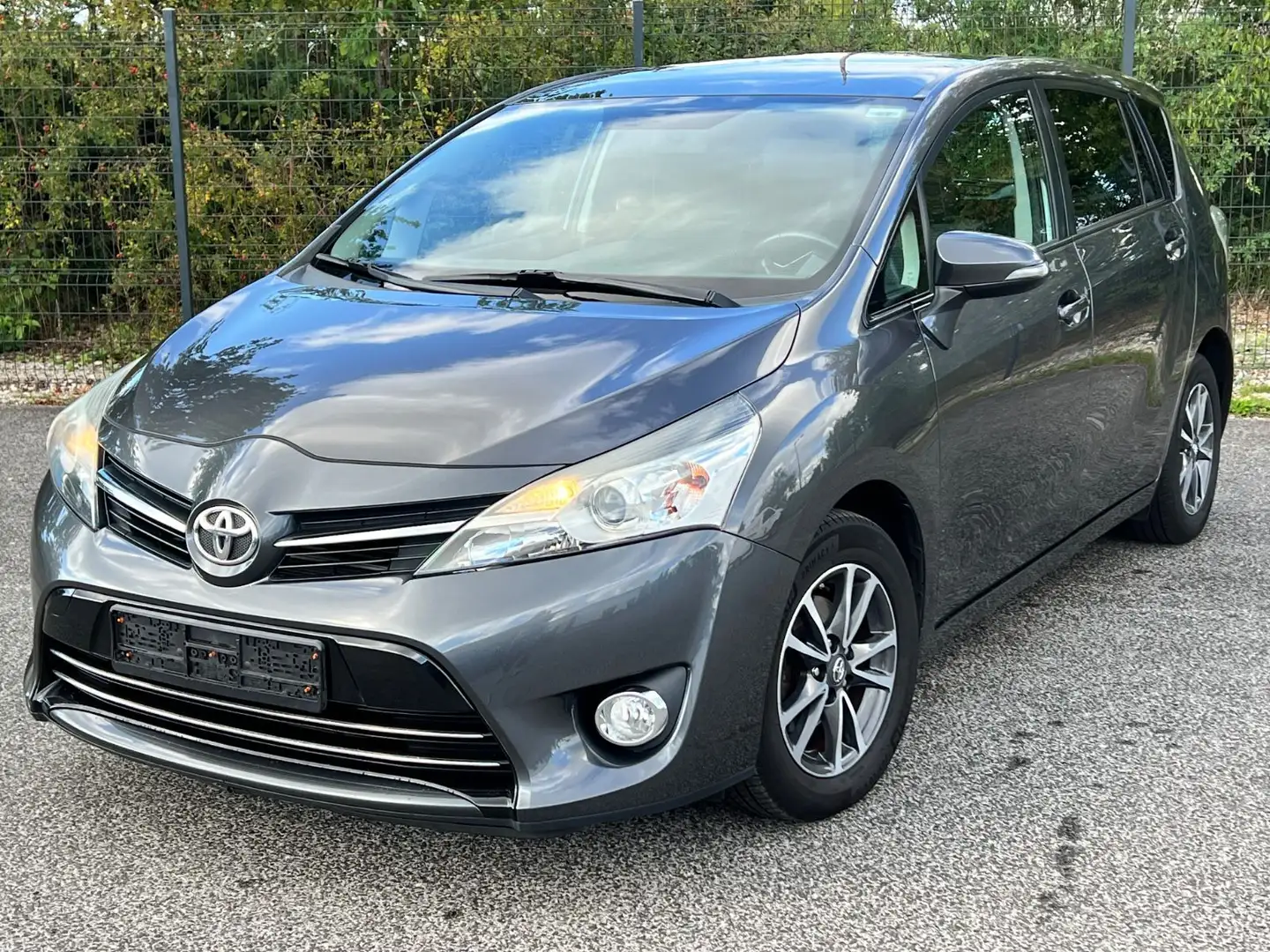 Toyota Verso SkyView Edition/Kamera/SHZ/AHK/TOP Grau - 1