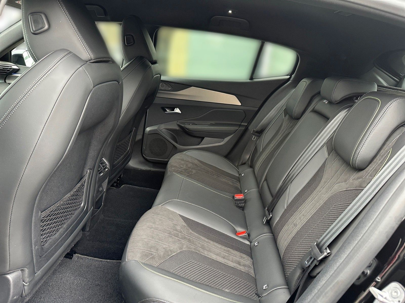Peugeot 408 Hybrid 225 GT  *Focal*Alcantara*Kamera360° — photo 14